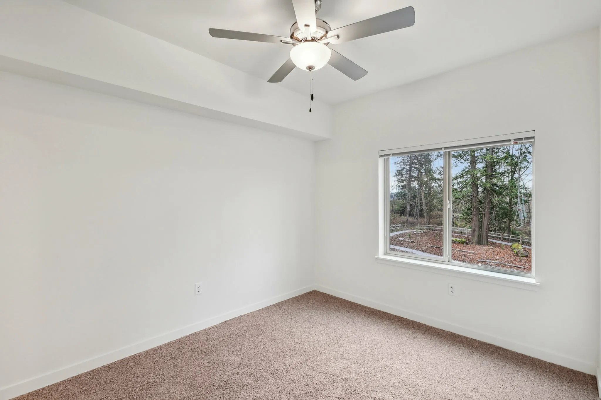 Large cozy bedrooms with ceiling fans