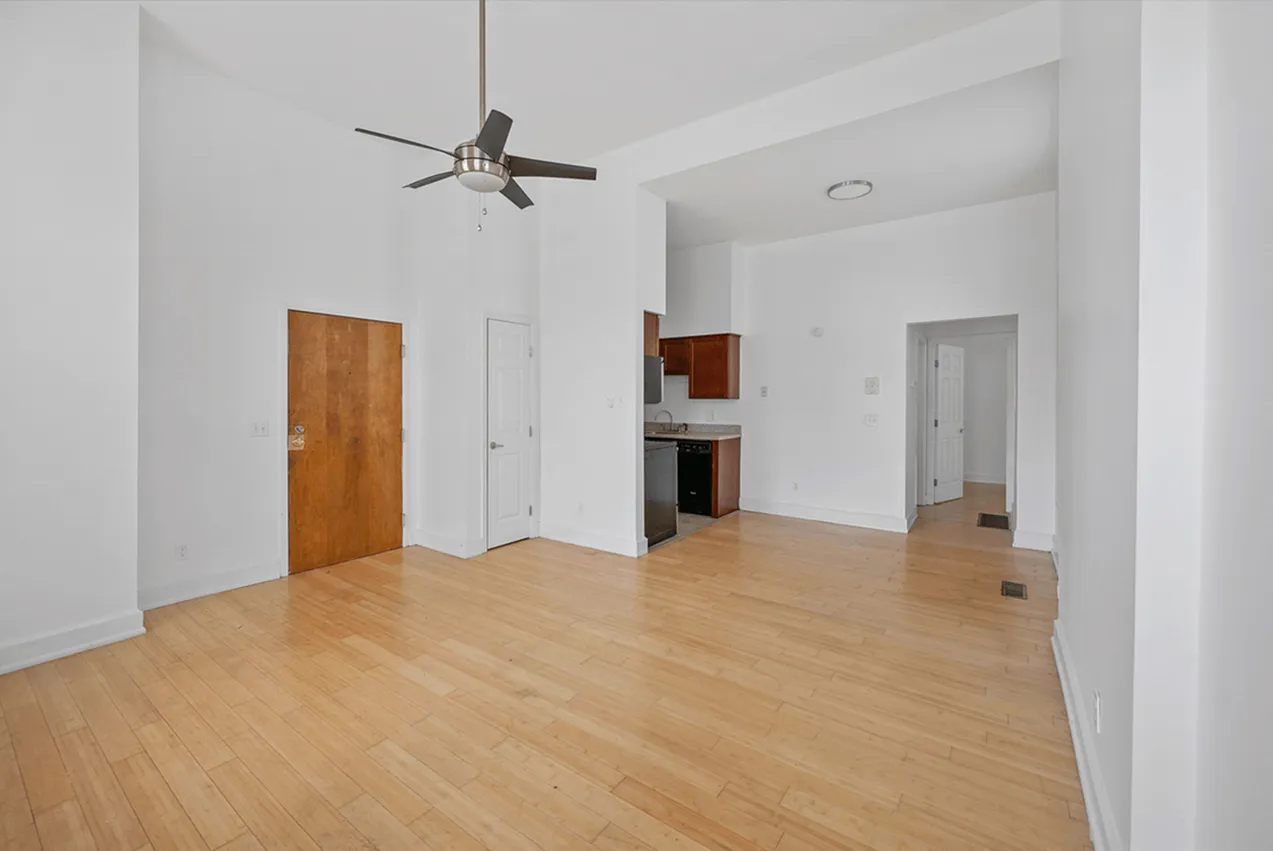Livingroom Picture 3