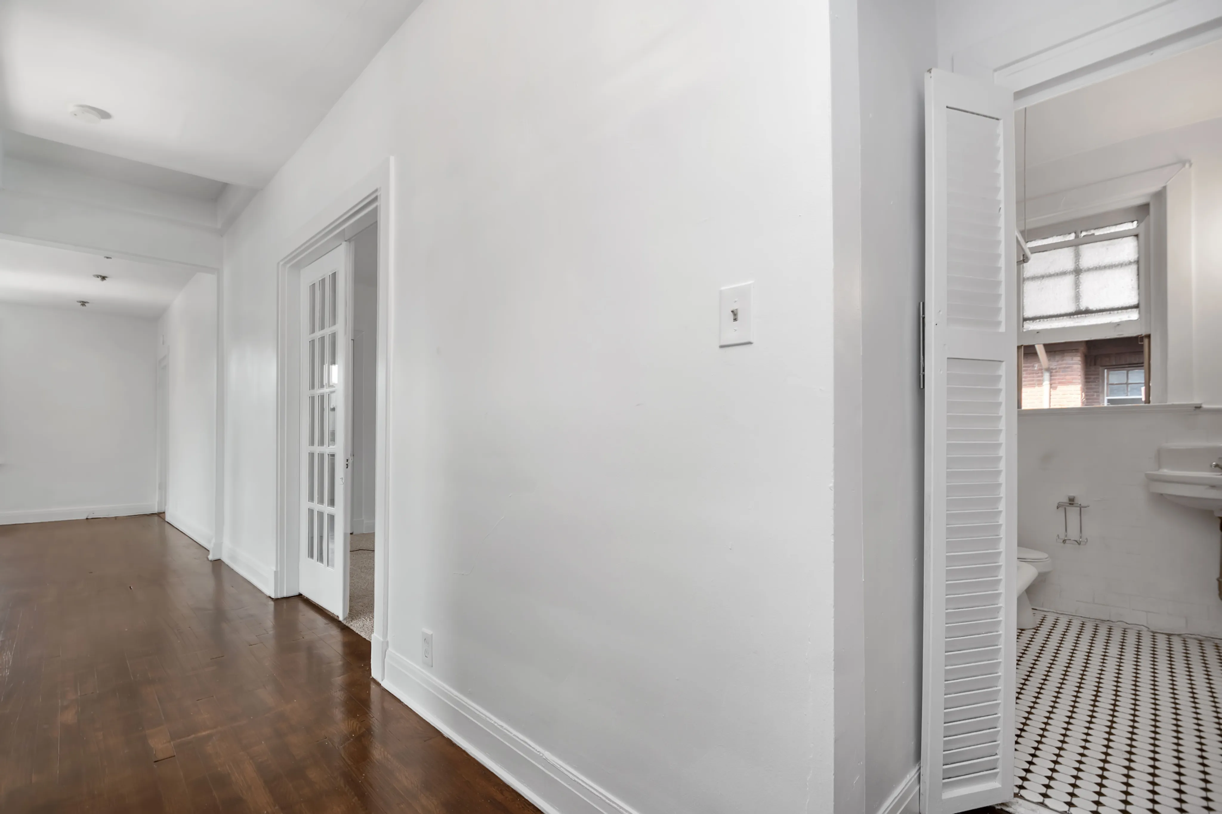 Bathroom & Living room