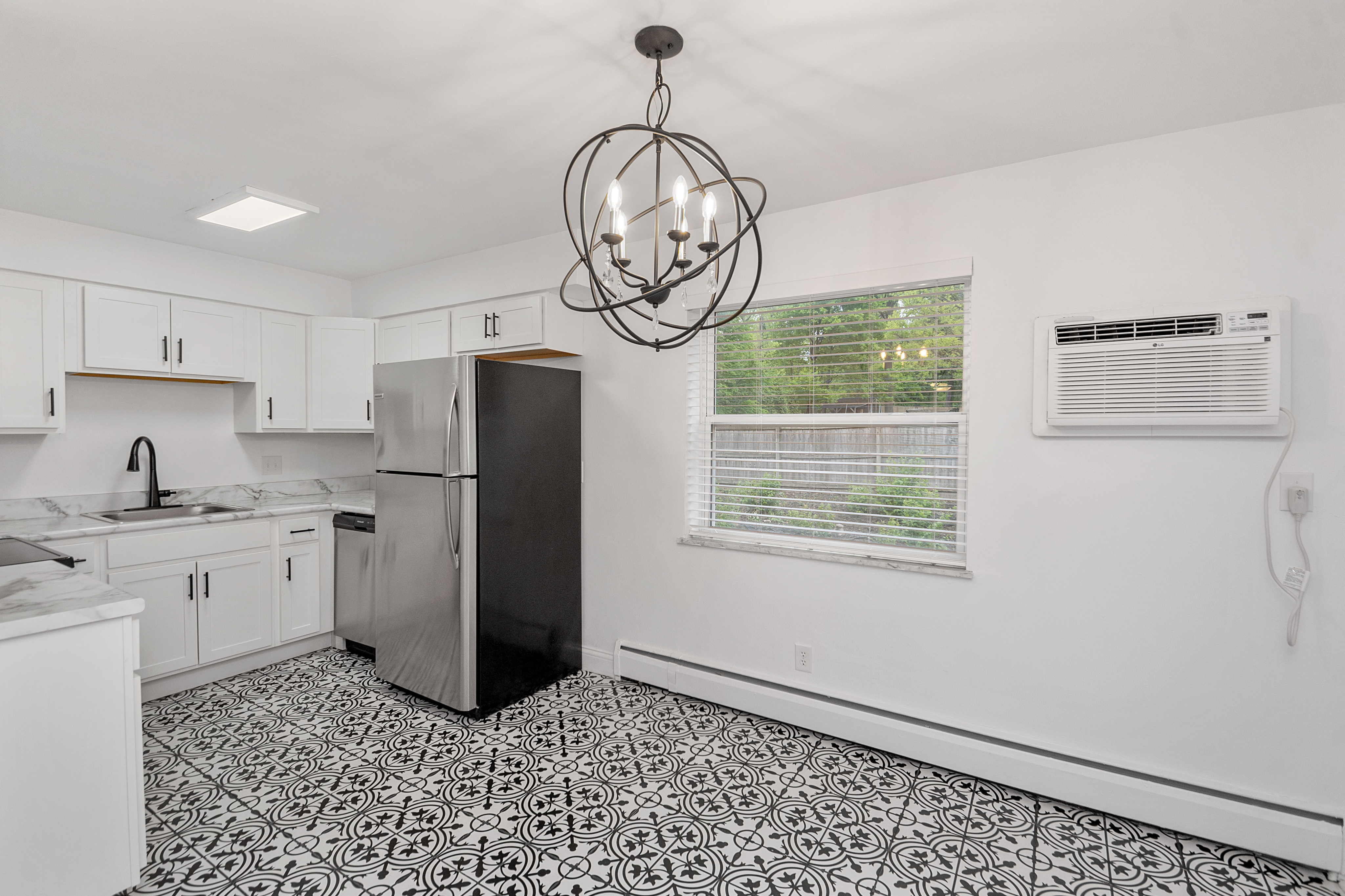 Kitchen Picture 4