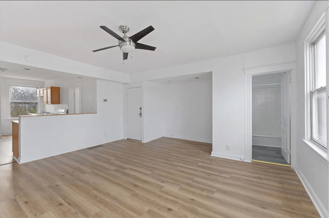 Livingroom Picture 1