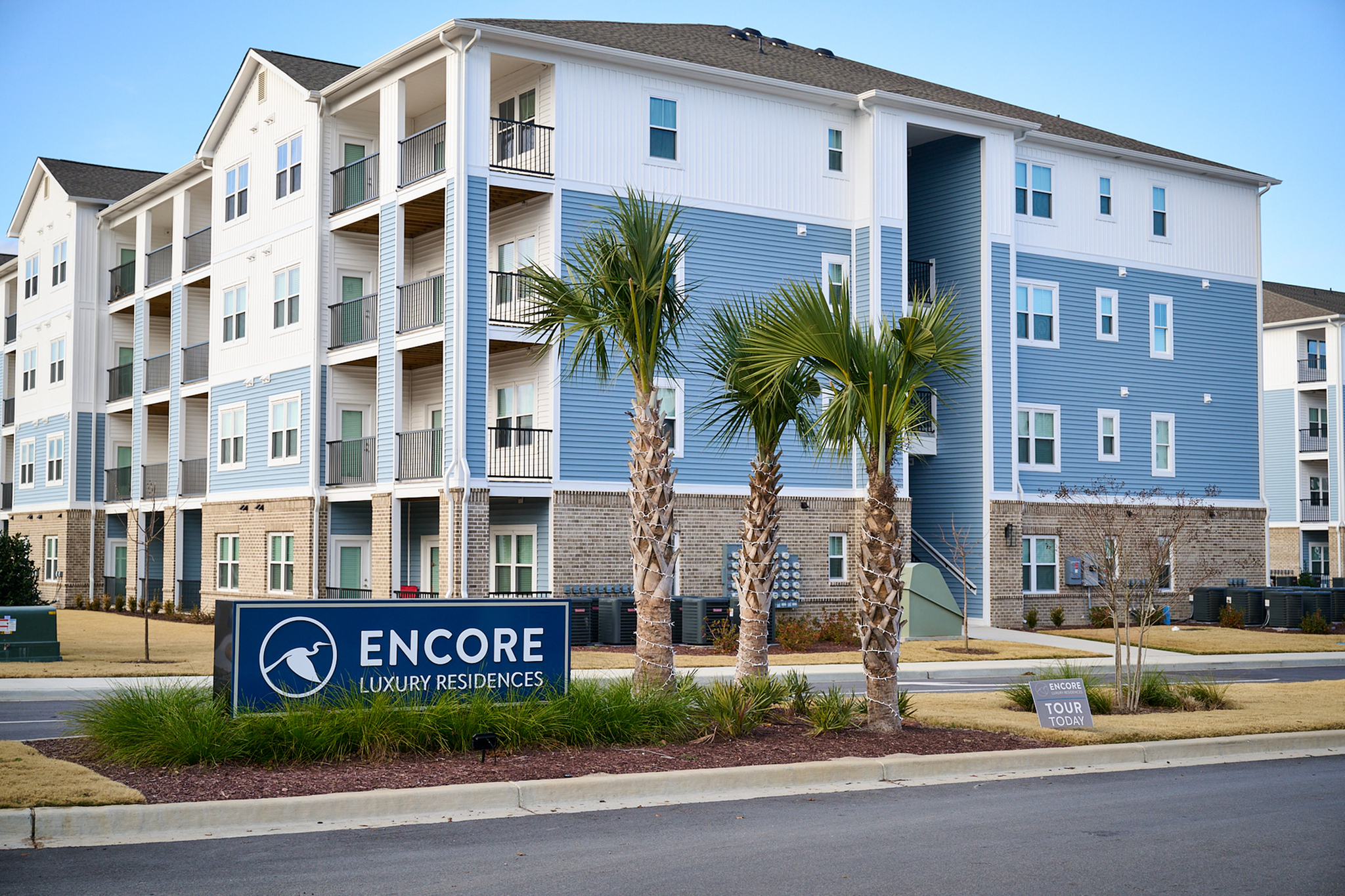 Private Balcony/Patio*, Walk-in Closets, Clubhouse - craigslist