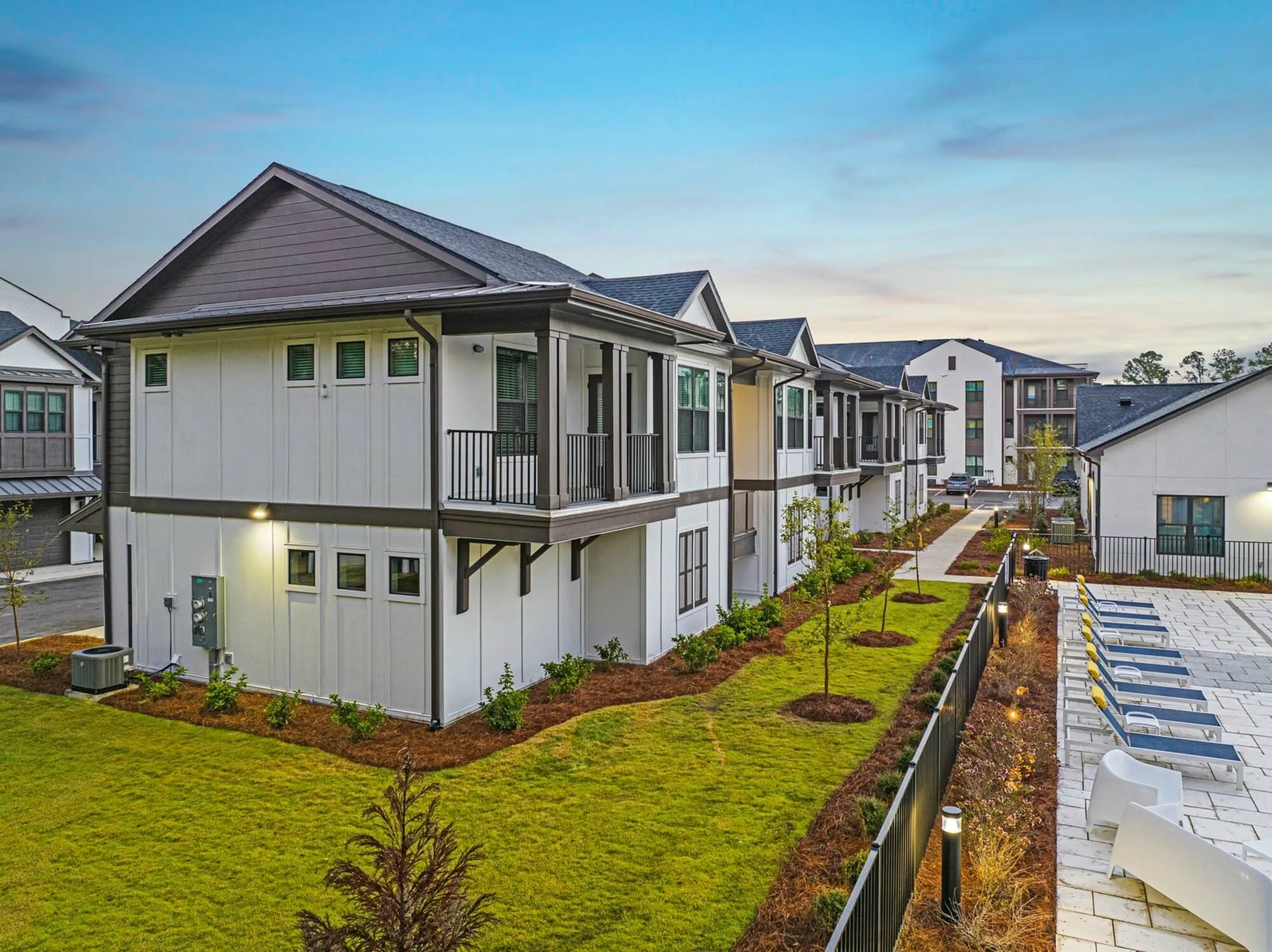 View of exterior of community wiht balconies
