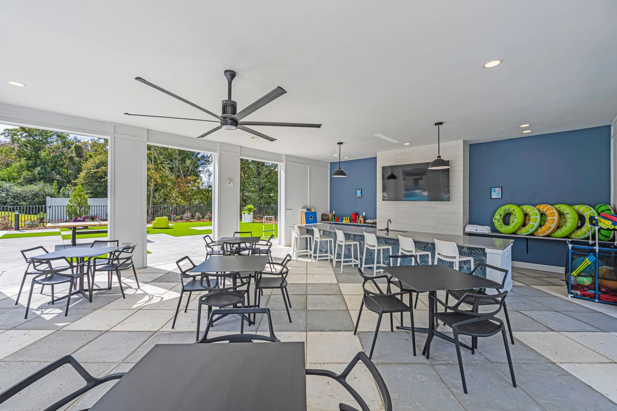 LArge covered patio with tables and chairs