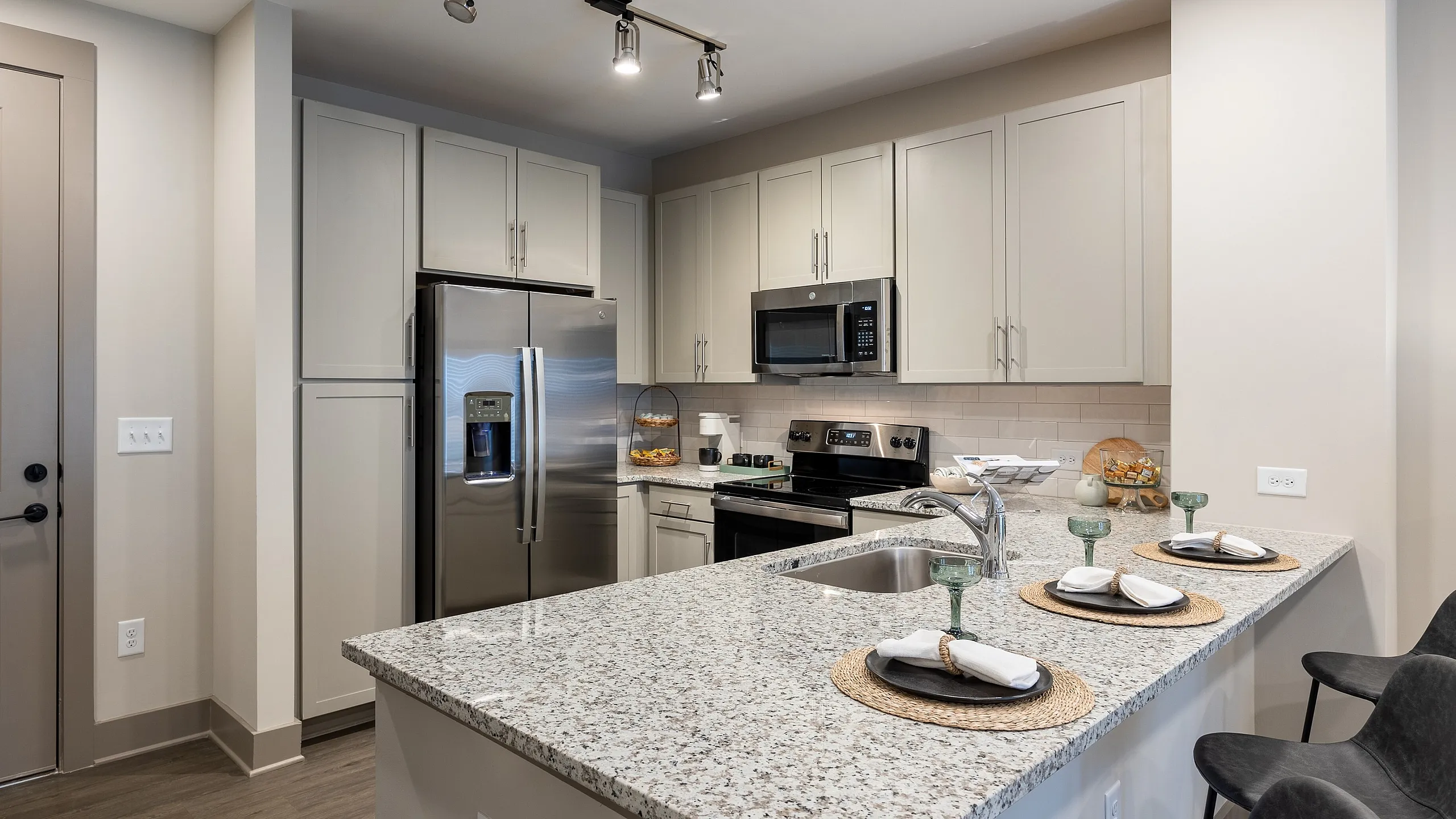 The Perry Residences - Modern Kitchen
