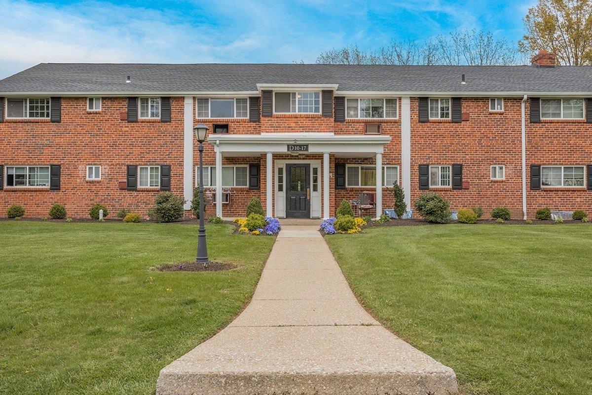 Rolling Green Exterior