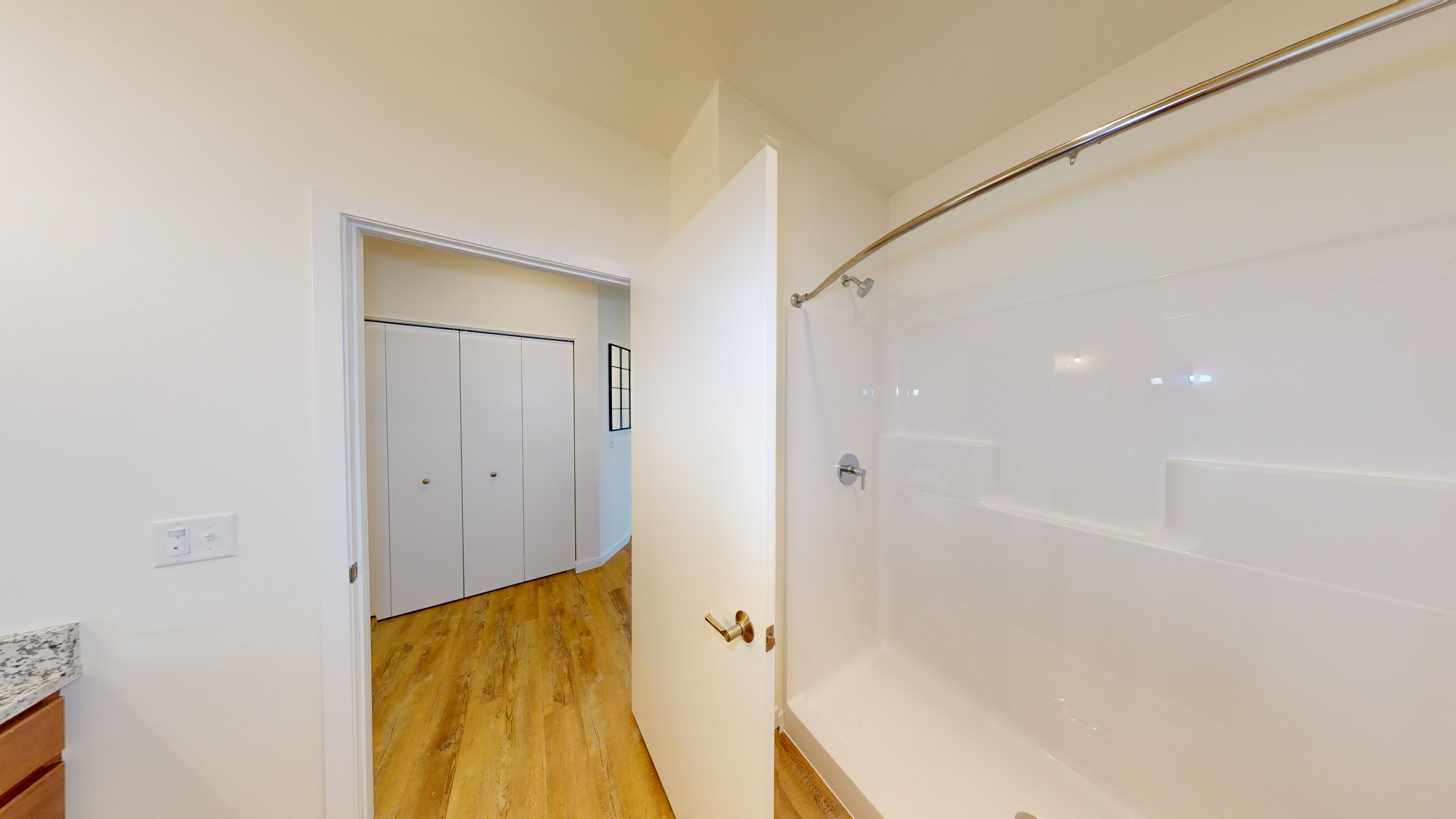 Shooting Star - Secondary Bathroom