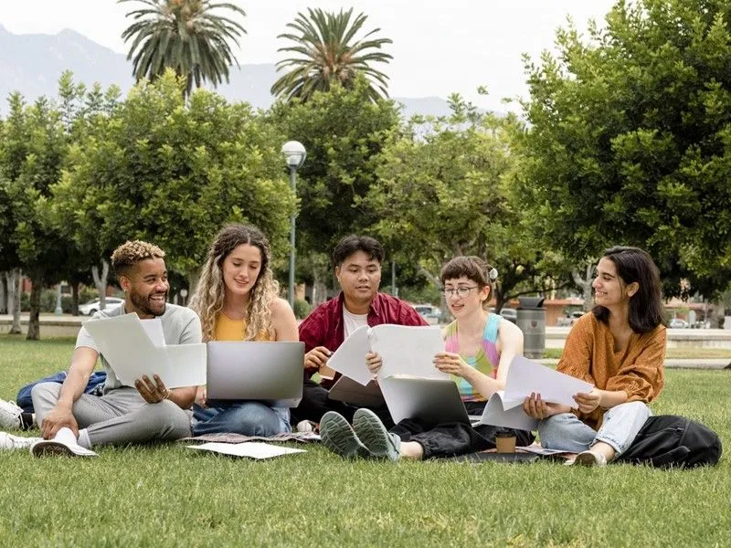 4 Subscription Boxes for College Students-image