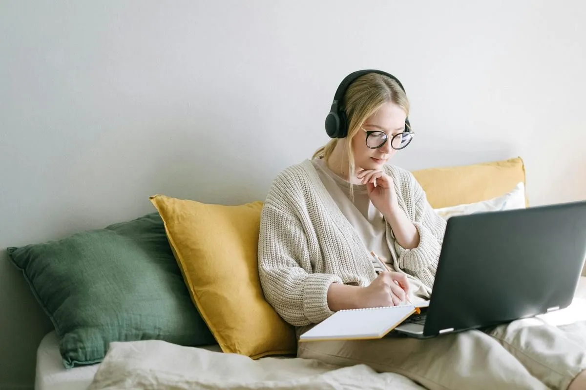 The Pros and Cons of Studying at Home-image
