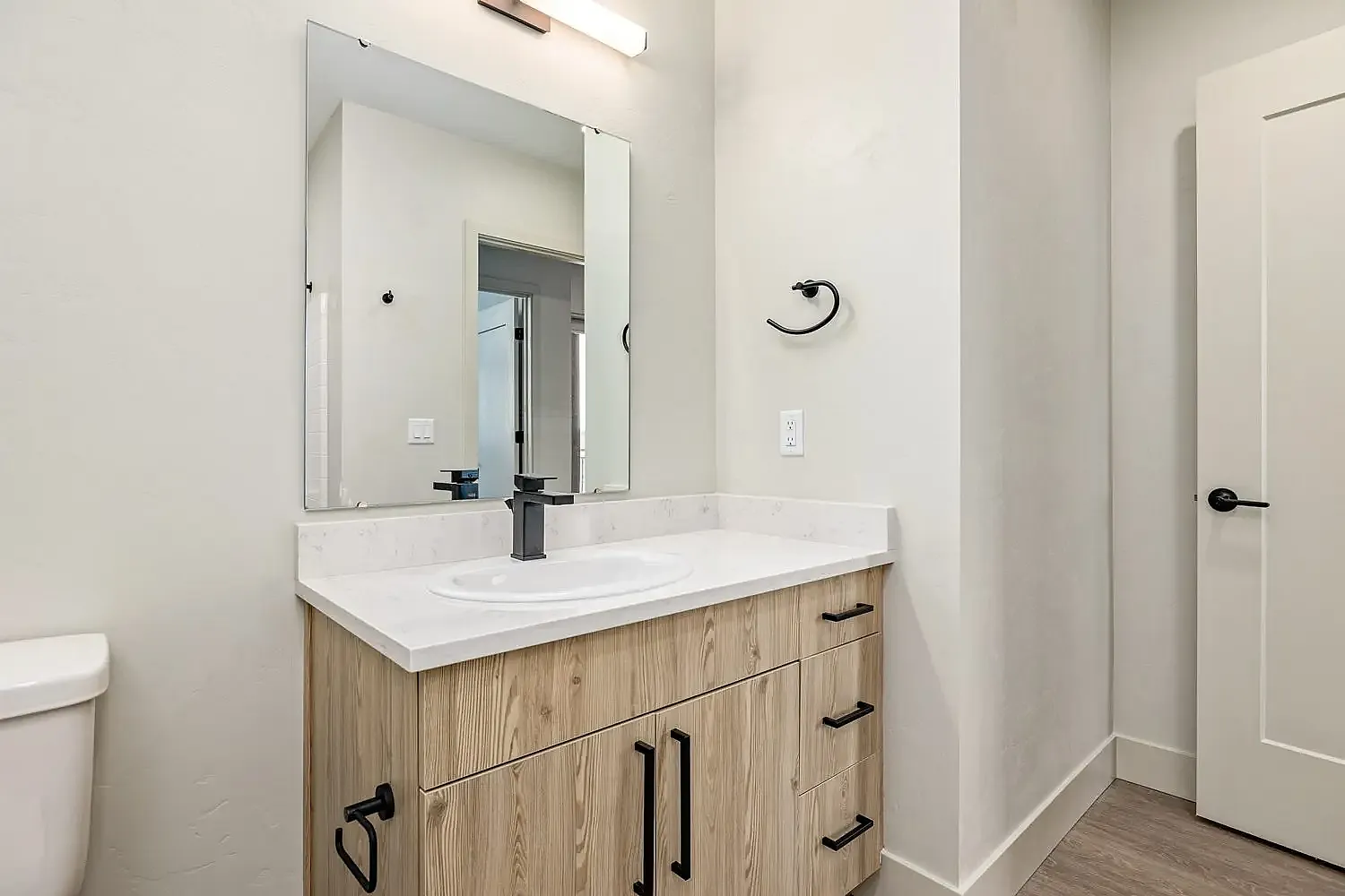 One-Bedroom Apartment Bathroom - Apartments in Garden City, ID | The Boardwalk Apartments