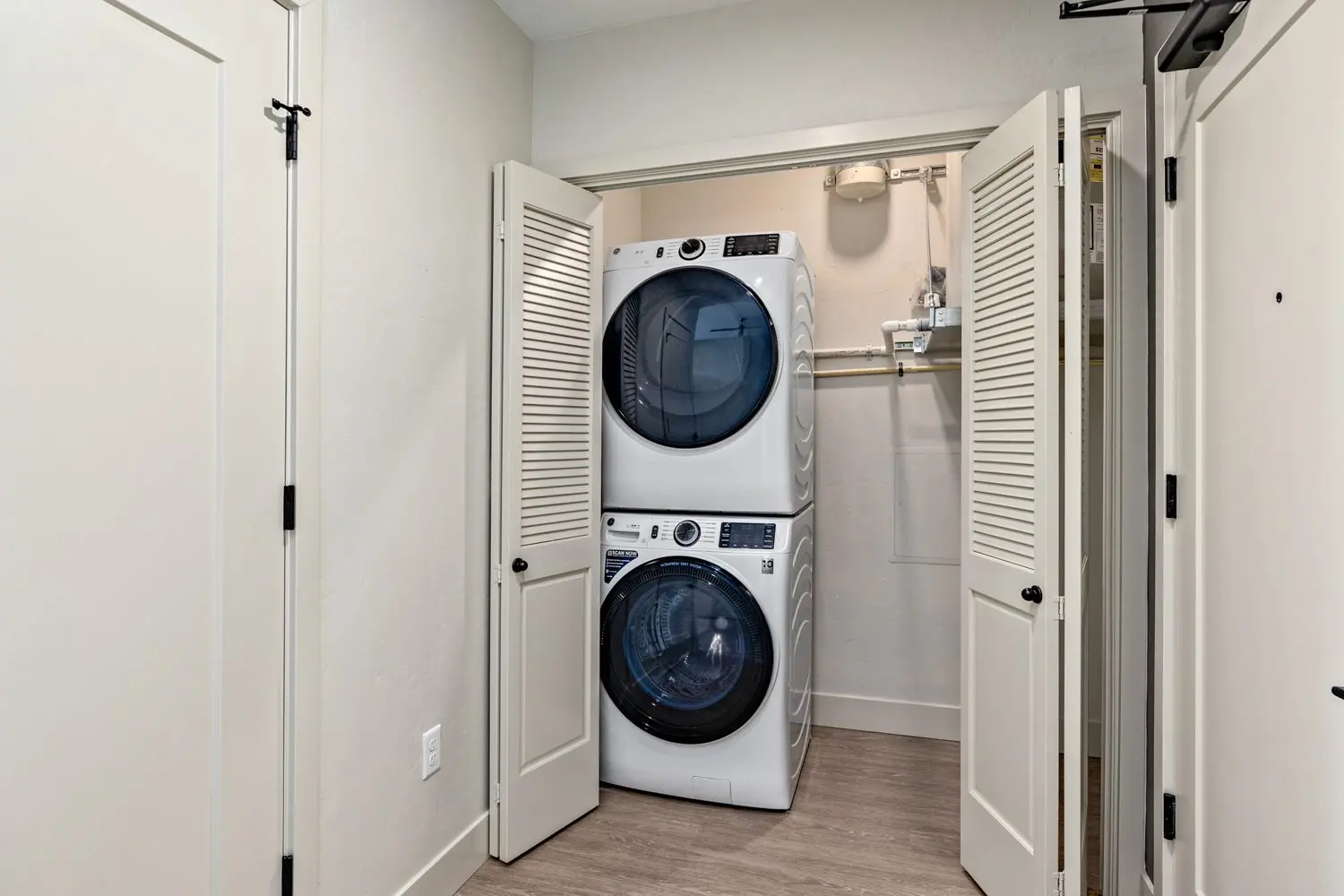 Washer & Dryer - The Boardwalk Apartments