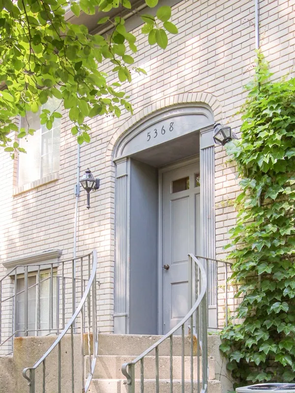 Chateau de Ville Townhome Entry