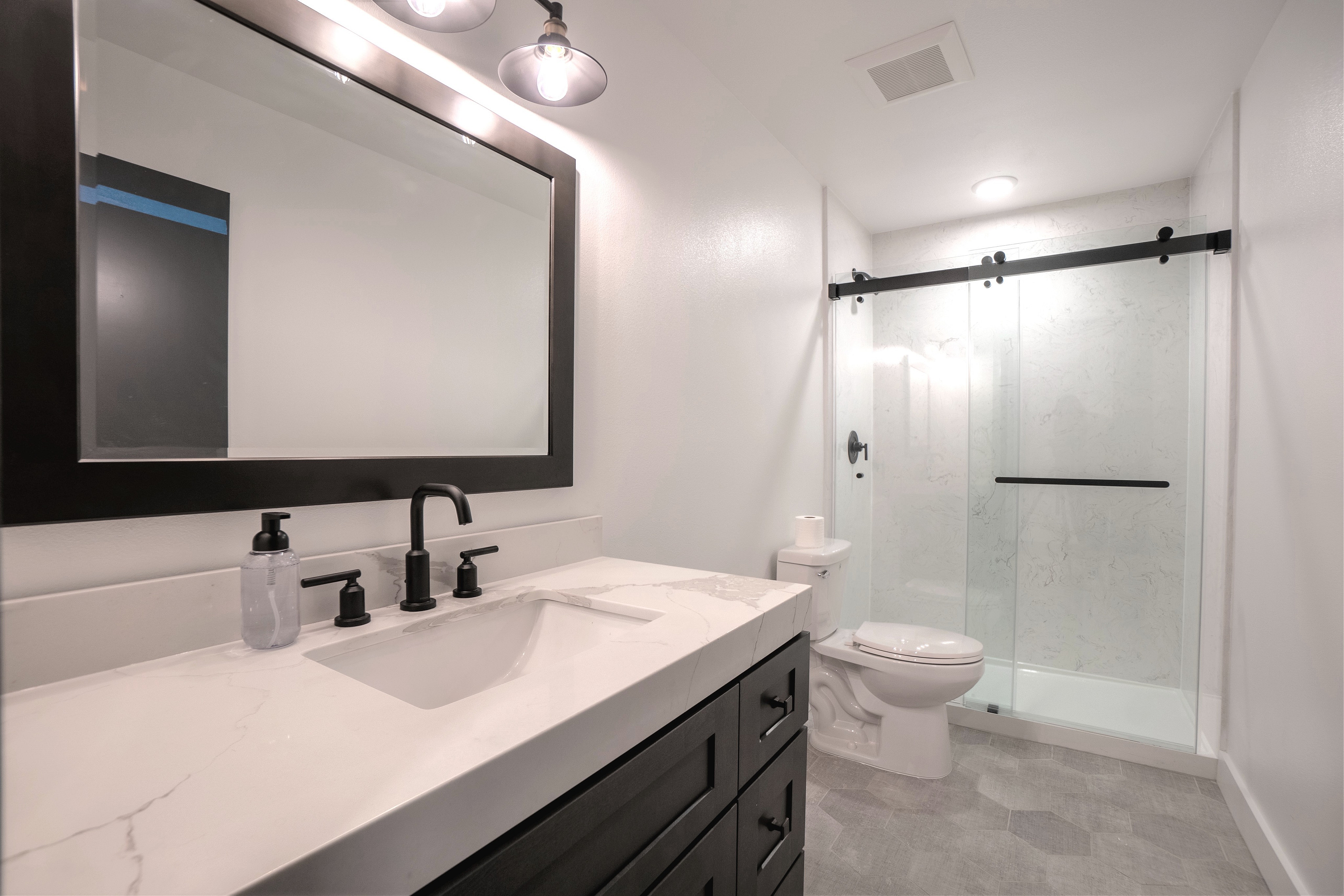 Fresh and practical bathroom
