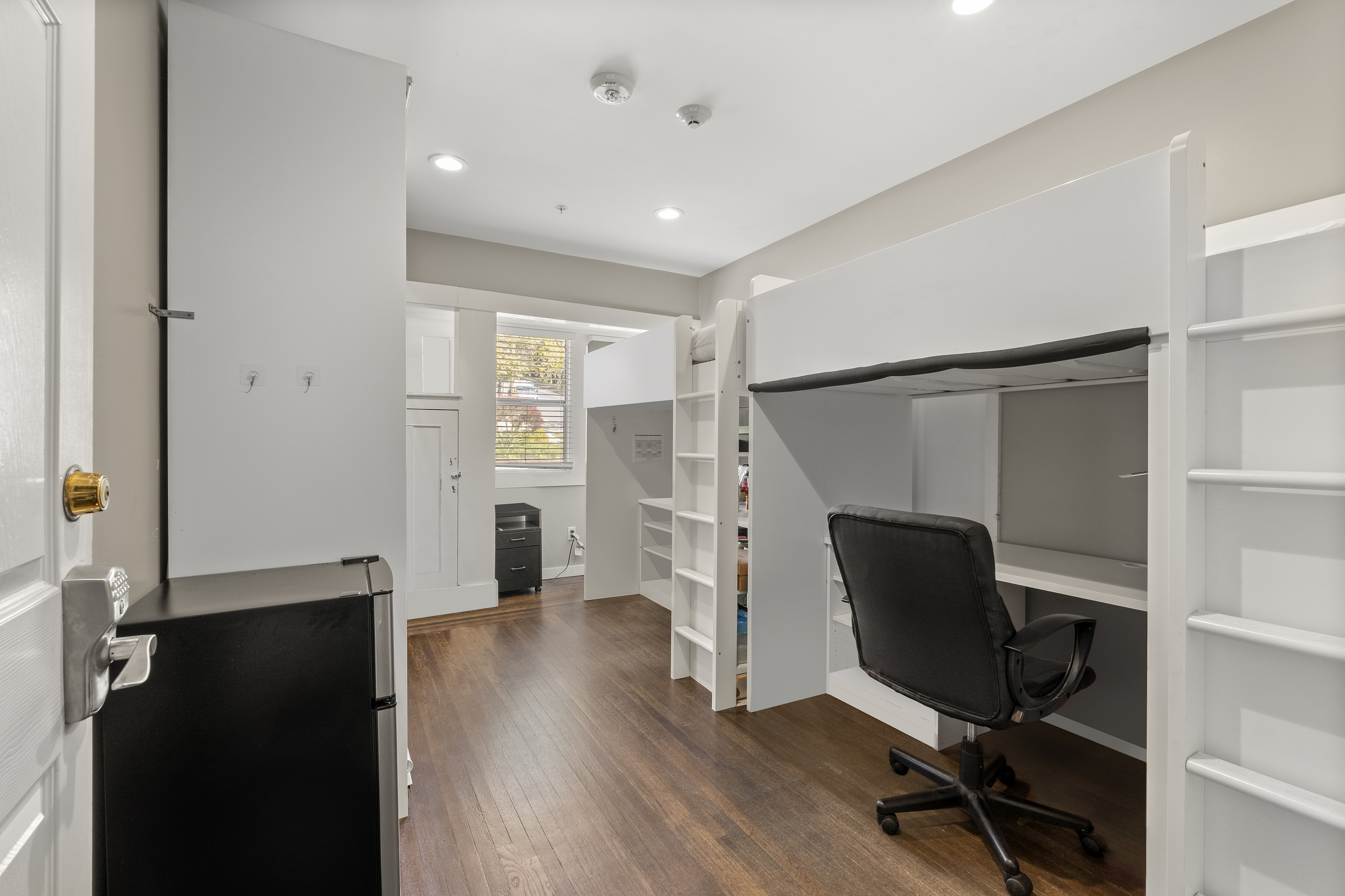 Fully furnished double bedroom