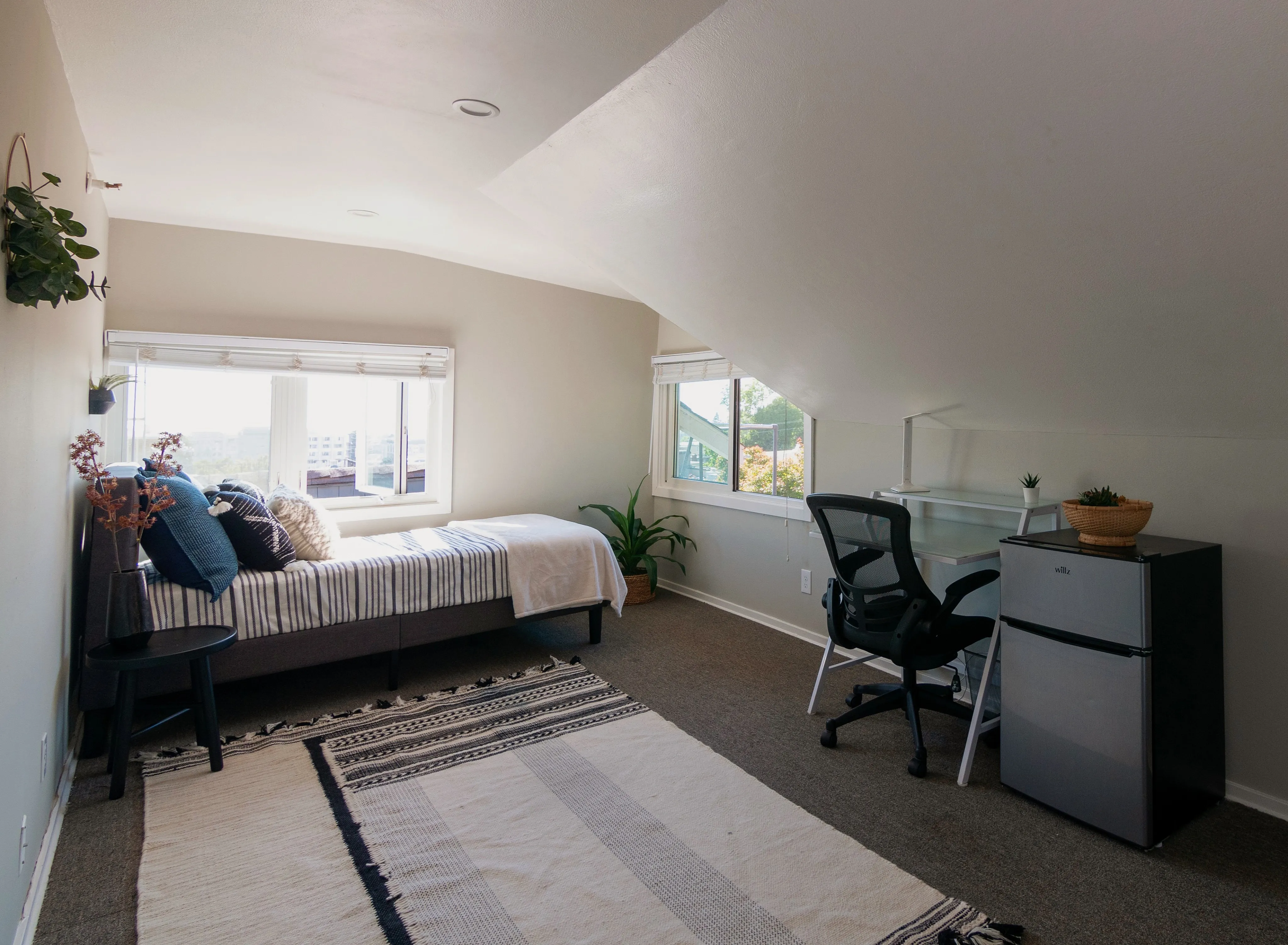 Single bedroom with bay views