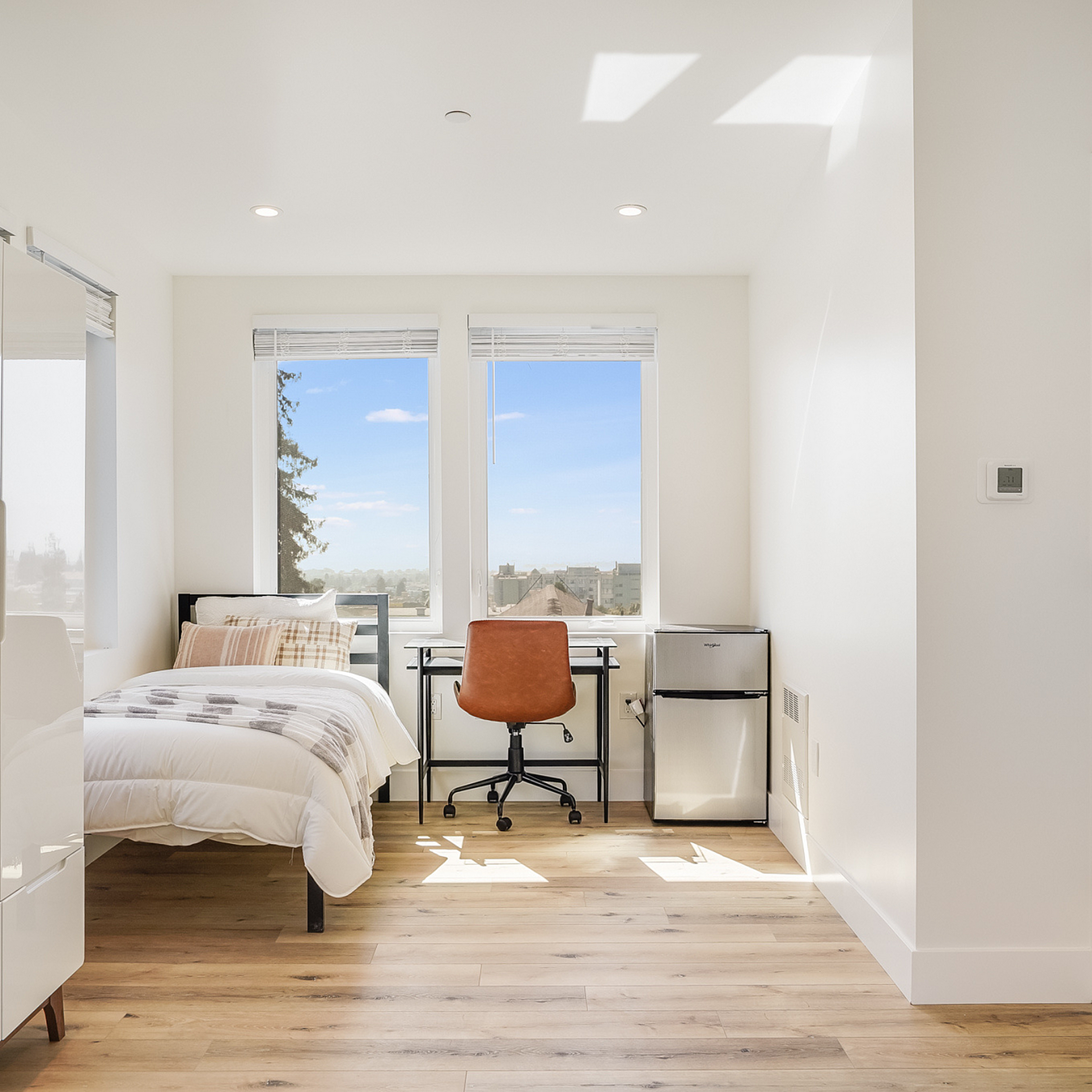 Furnished single room with bay views