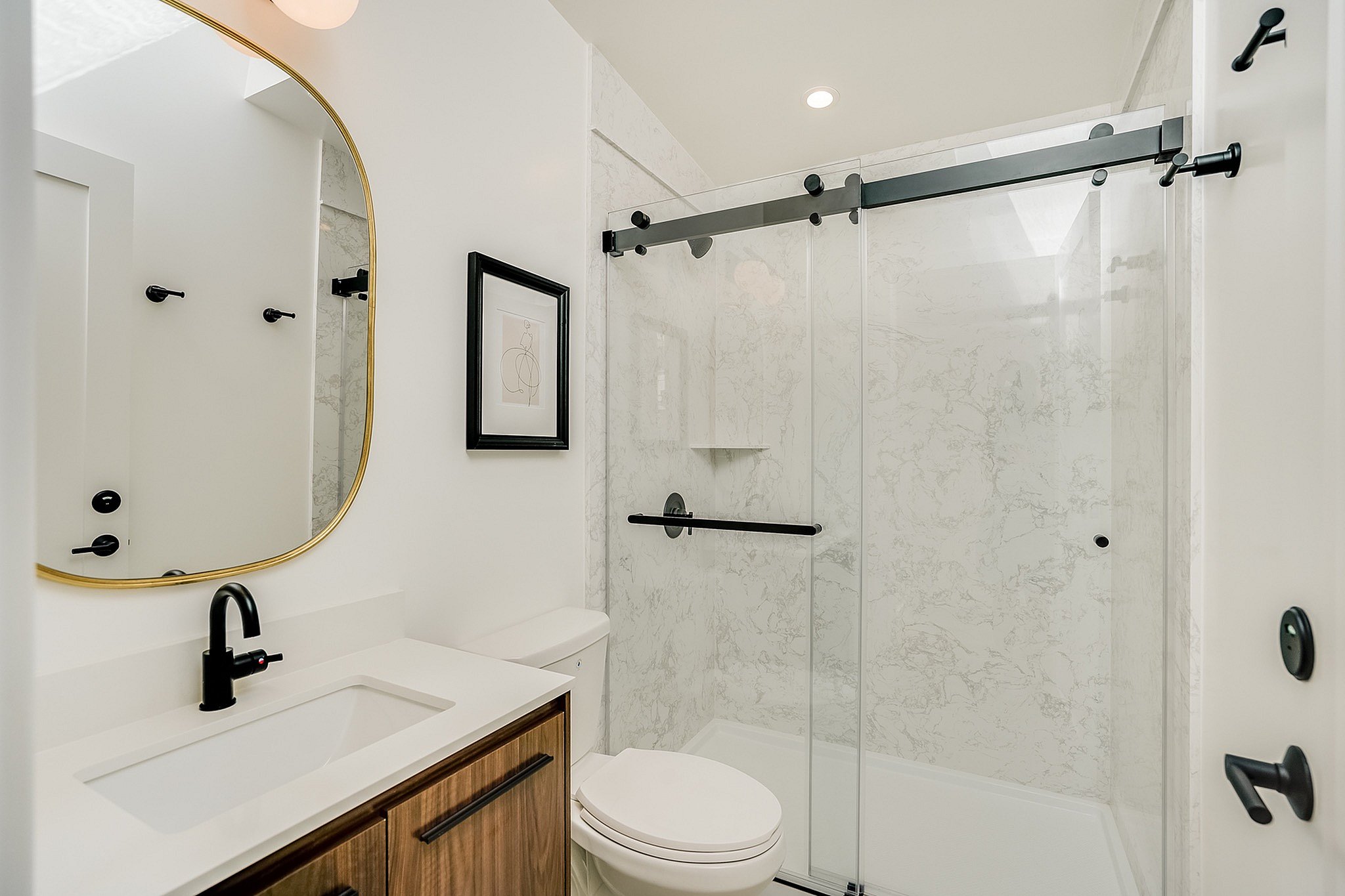 Clean Aesthetic Bathroom