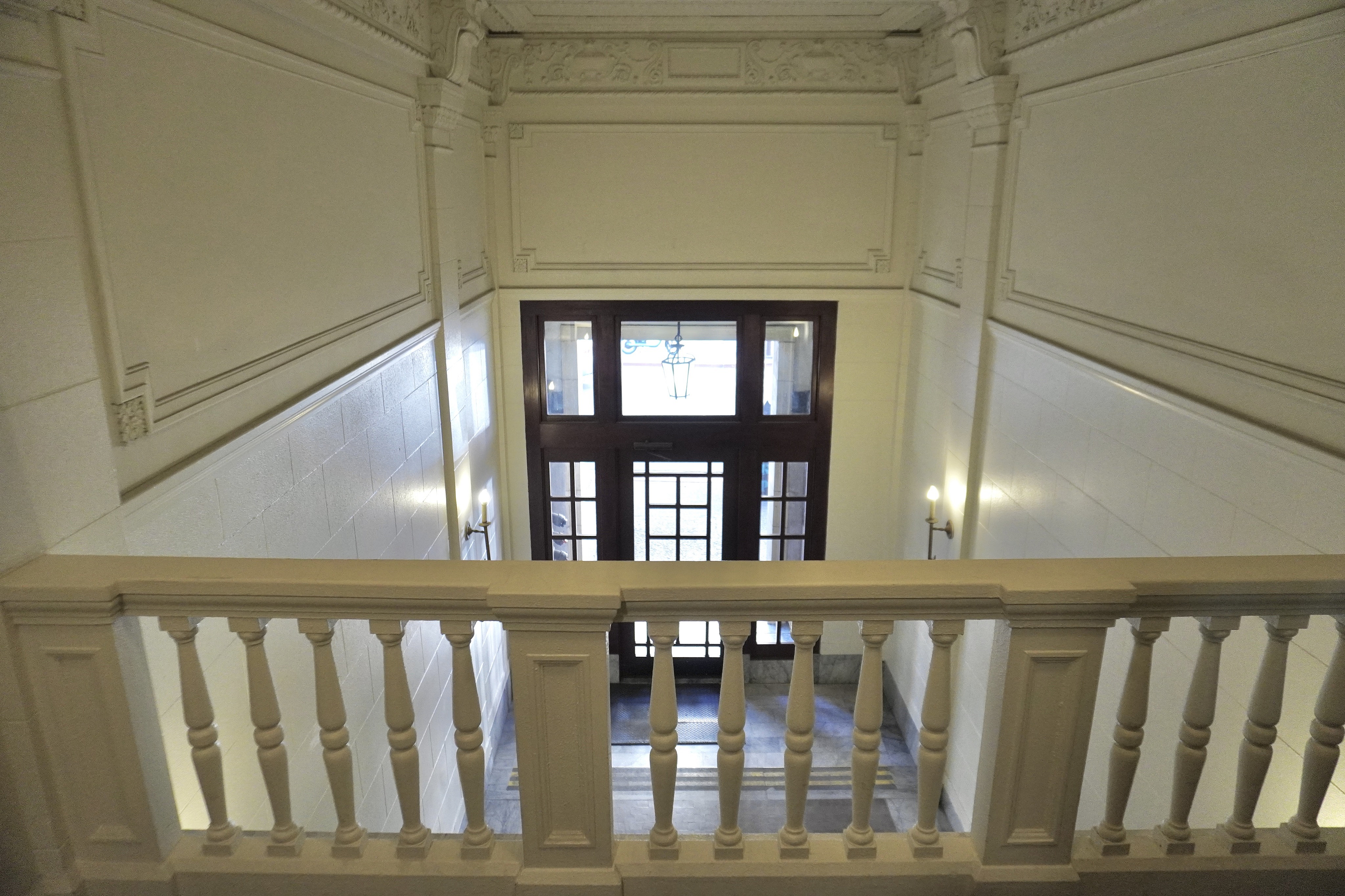 Spacious and secure entry way