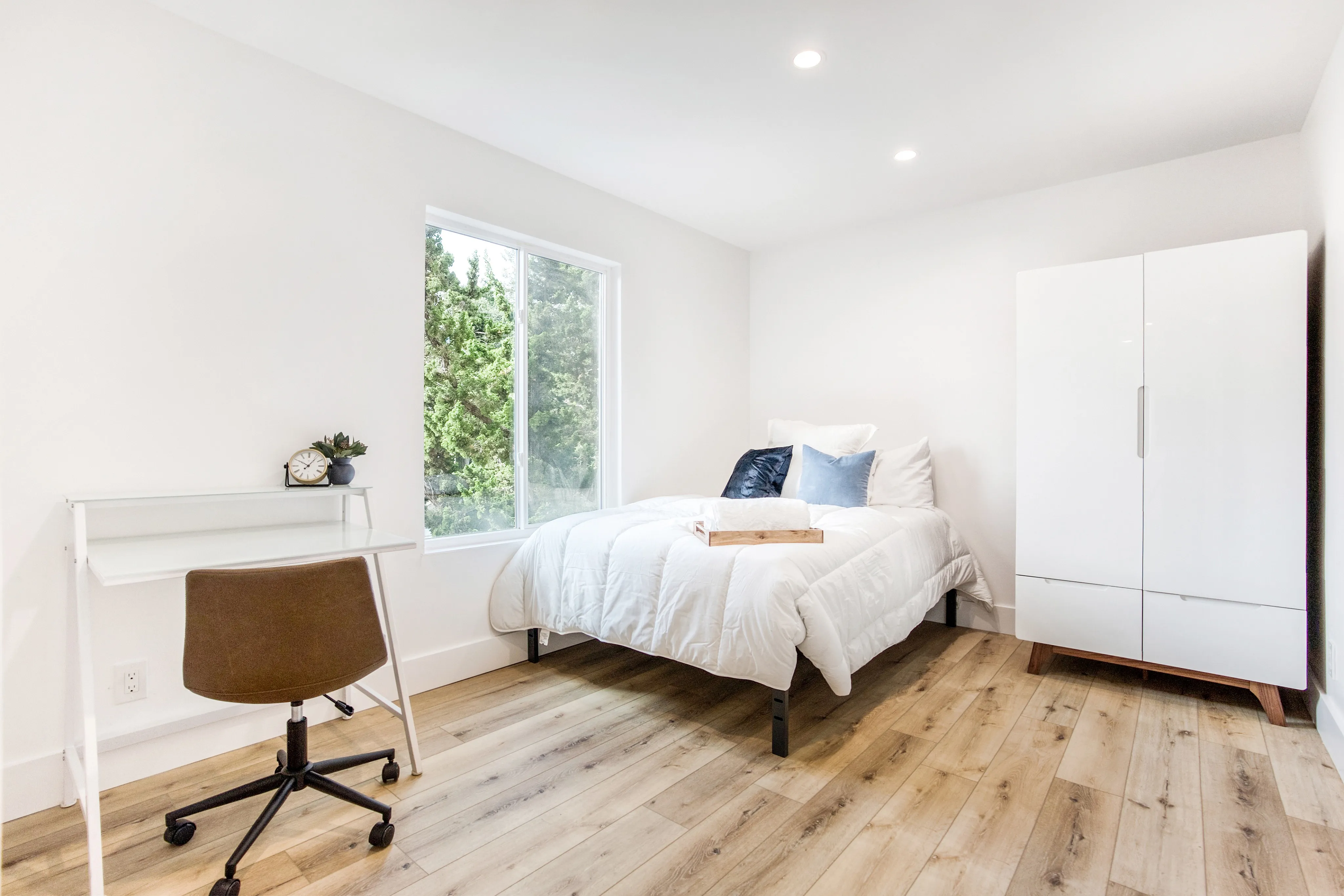 Fully furnished single bedroom