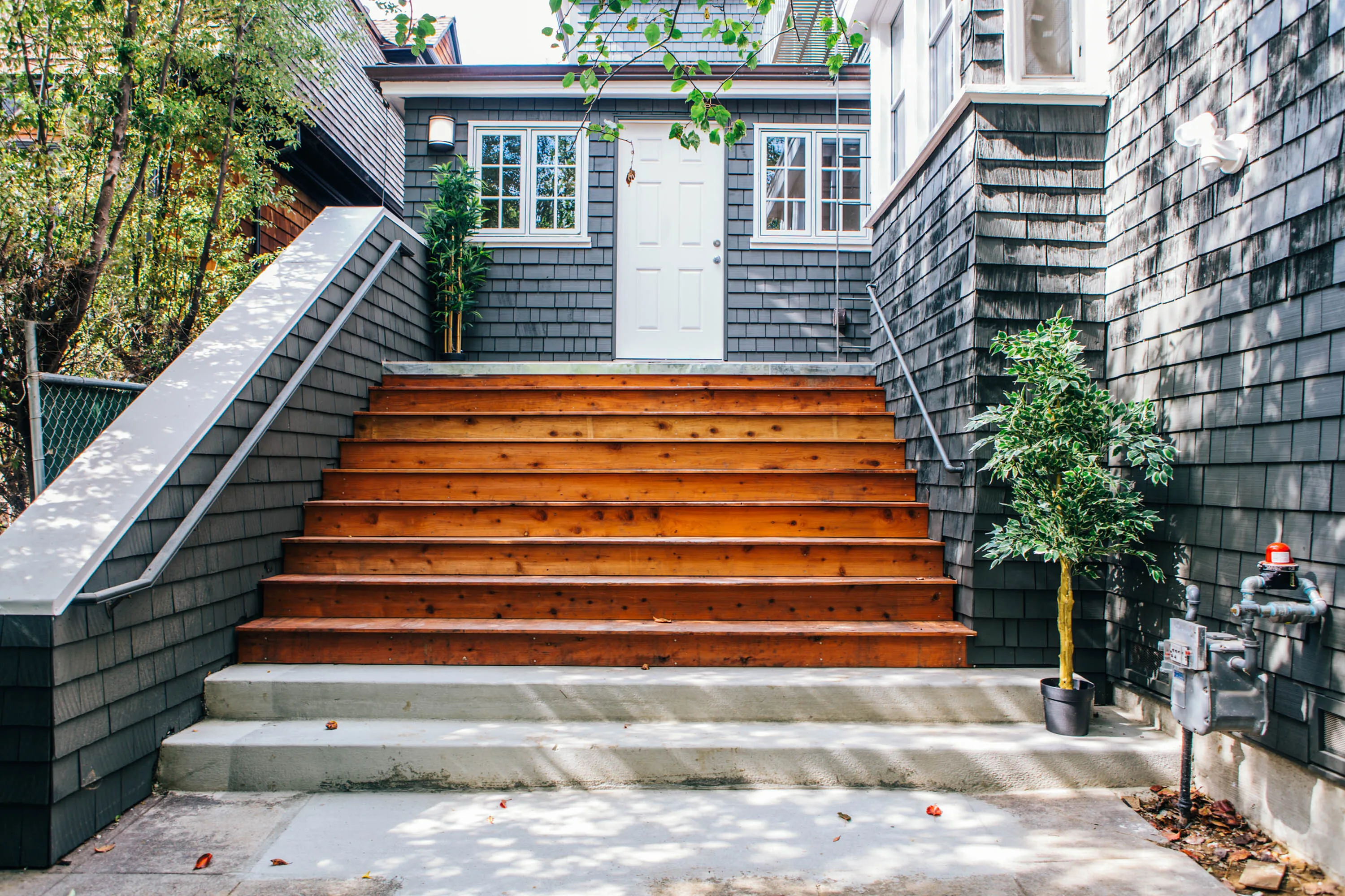Front patio to 1770 La Loma