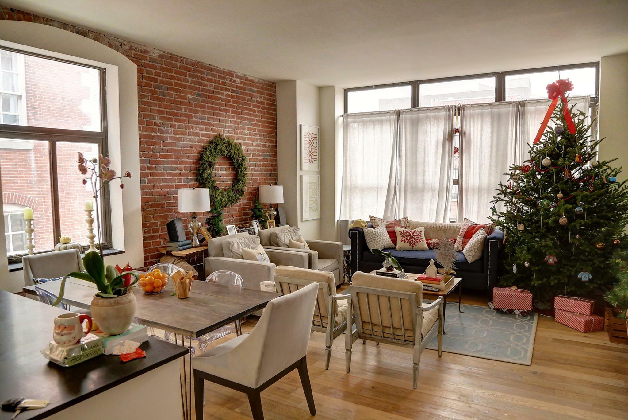 Unwrapping the Best Practices for Renting an Apartment During the December Holiday Season-image