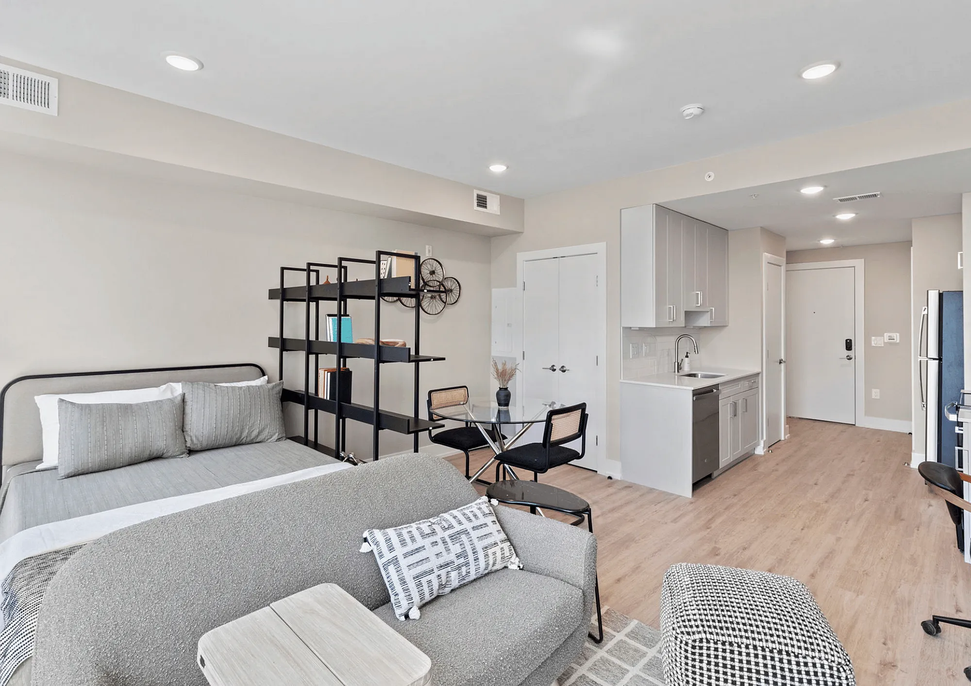Photos, Videos, & Virtual Tours of Philadelphia Apartments