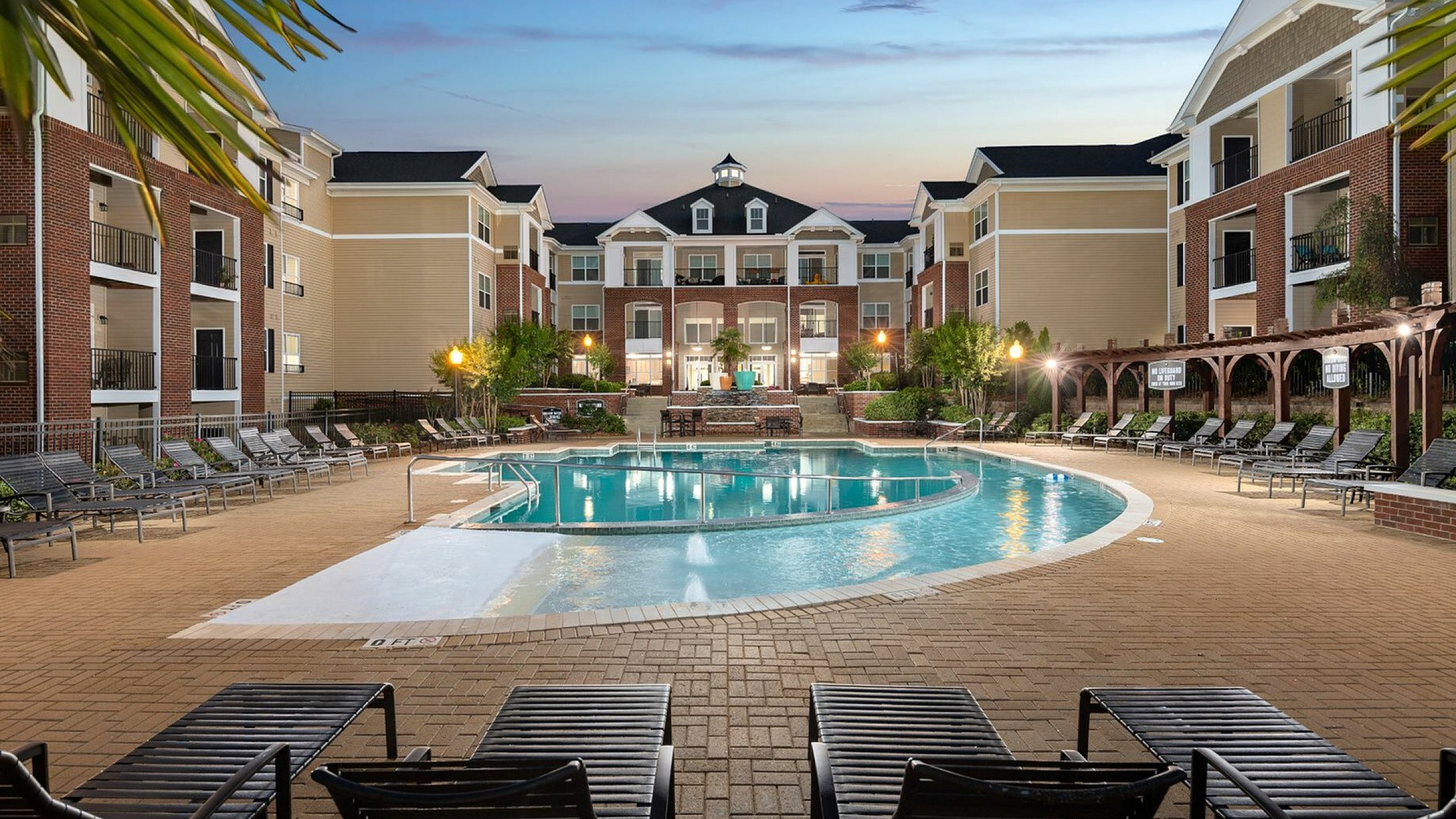 Zero Entry Swimming Pool at Abberly Village Apartments in West Columbia, SC