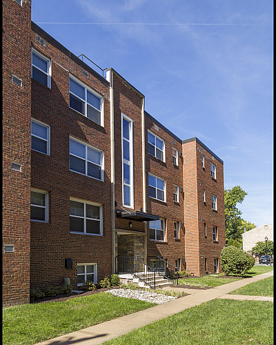 Arbelo - Brick Exterior Building