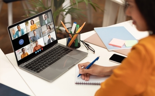 The Hive Hustle: Utilizing the Co-Working Lounge for High-Productivity May Mornings-image