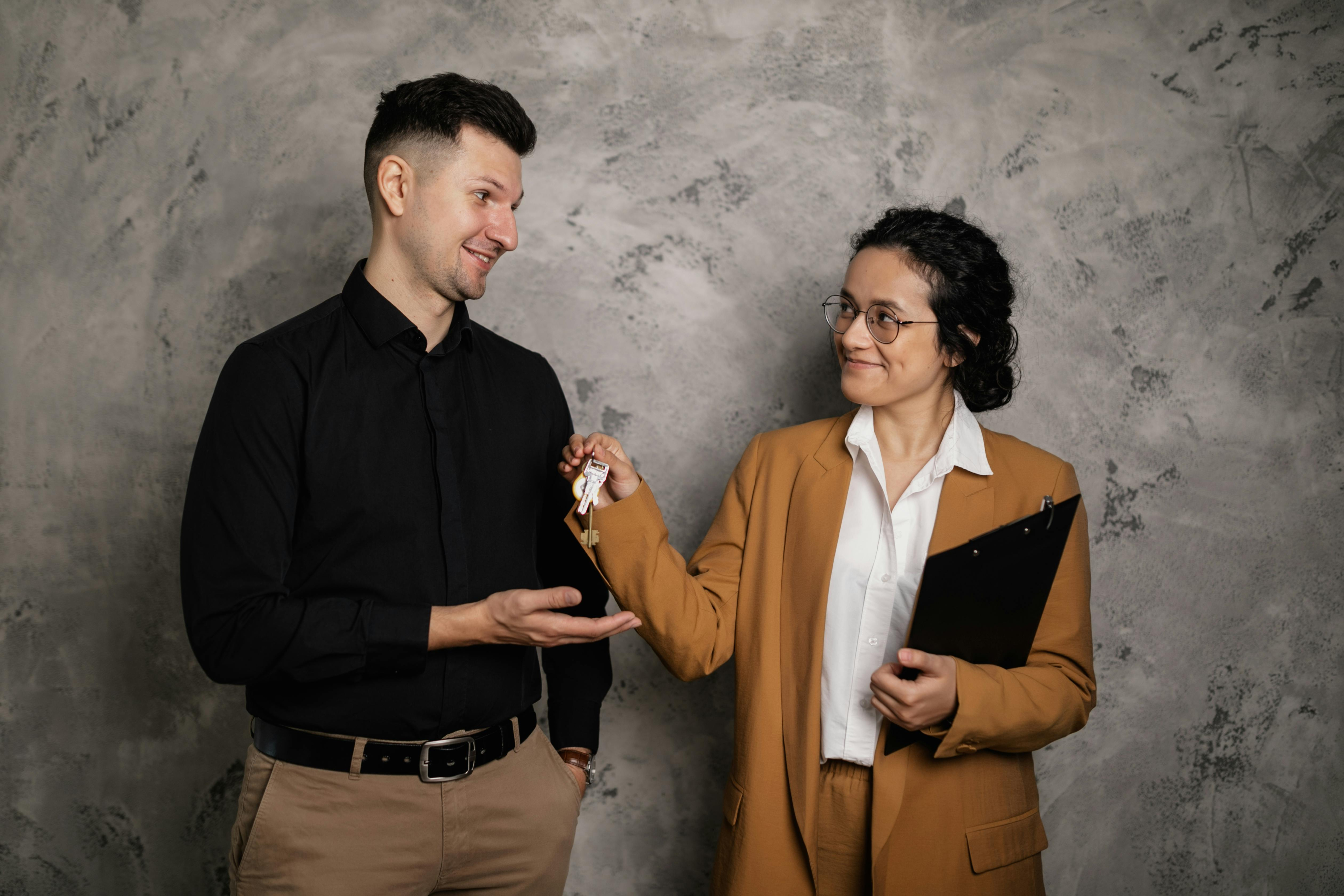 Real Estate Agent vs Broker vs Realtor: Clear Guide for 2026-image