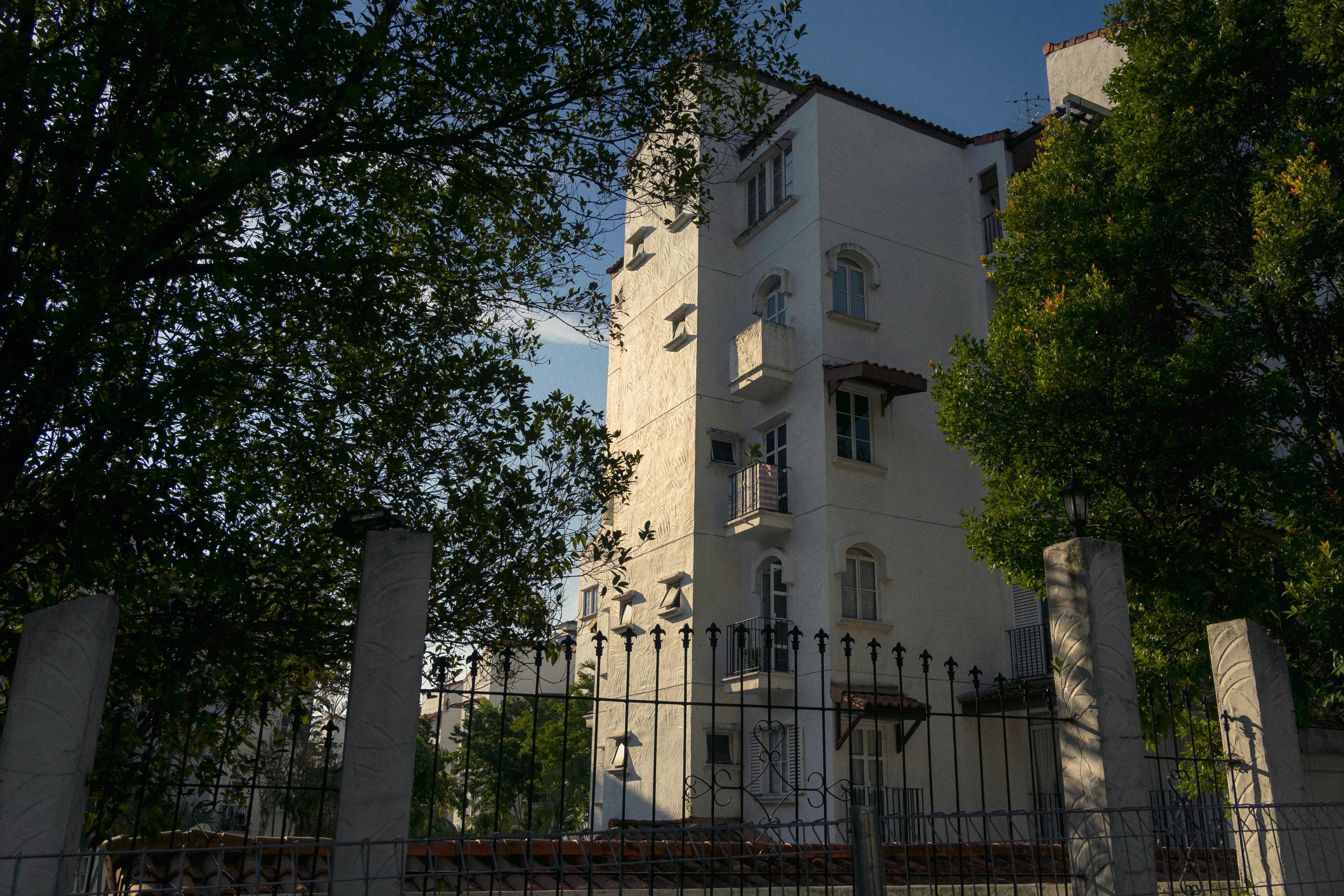 Gated Community Apartment: Pros and Cons for Renters-image