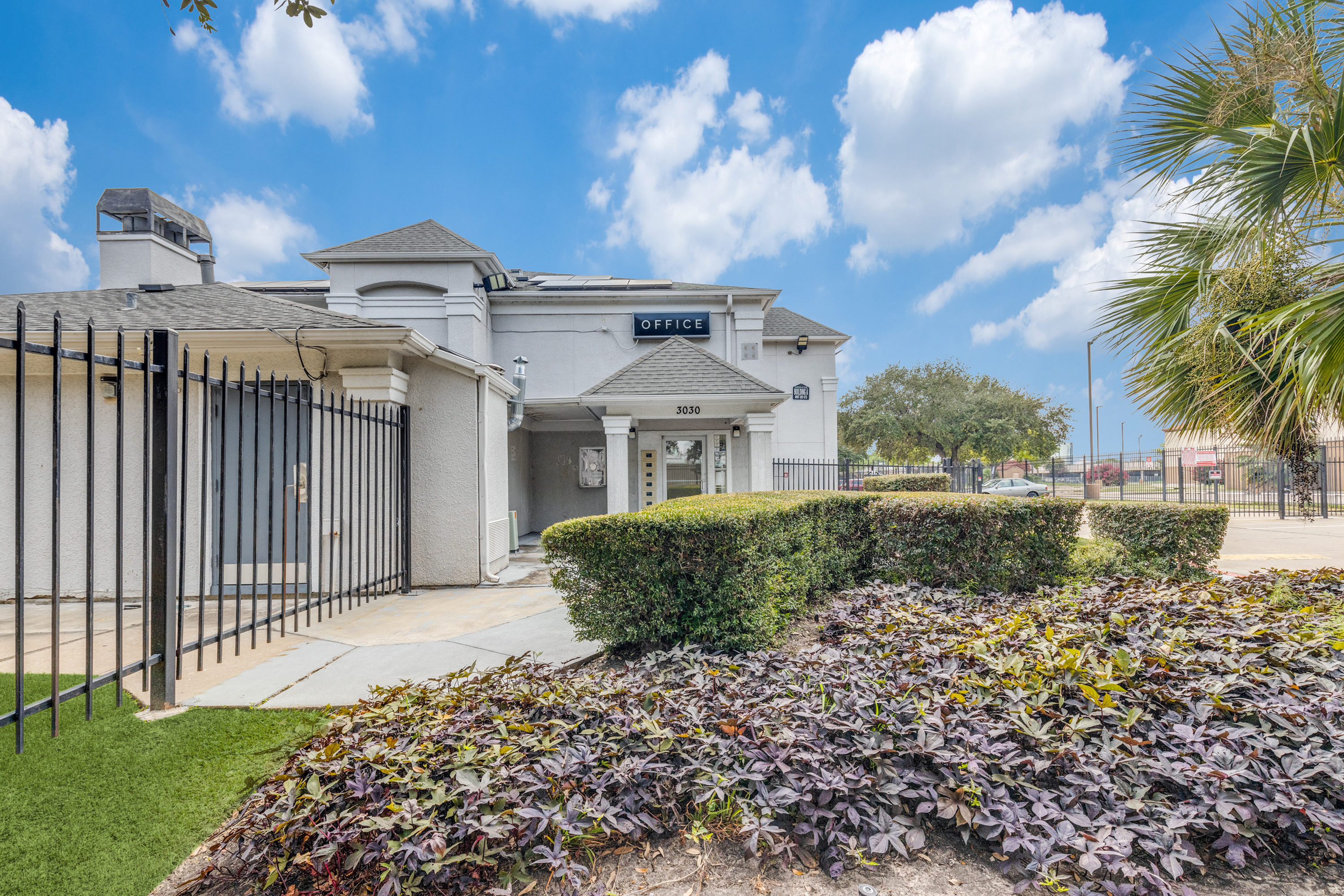 Why Gated Apartment Communities Are Worth It: Renter Guide-image