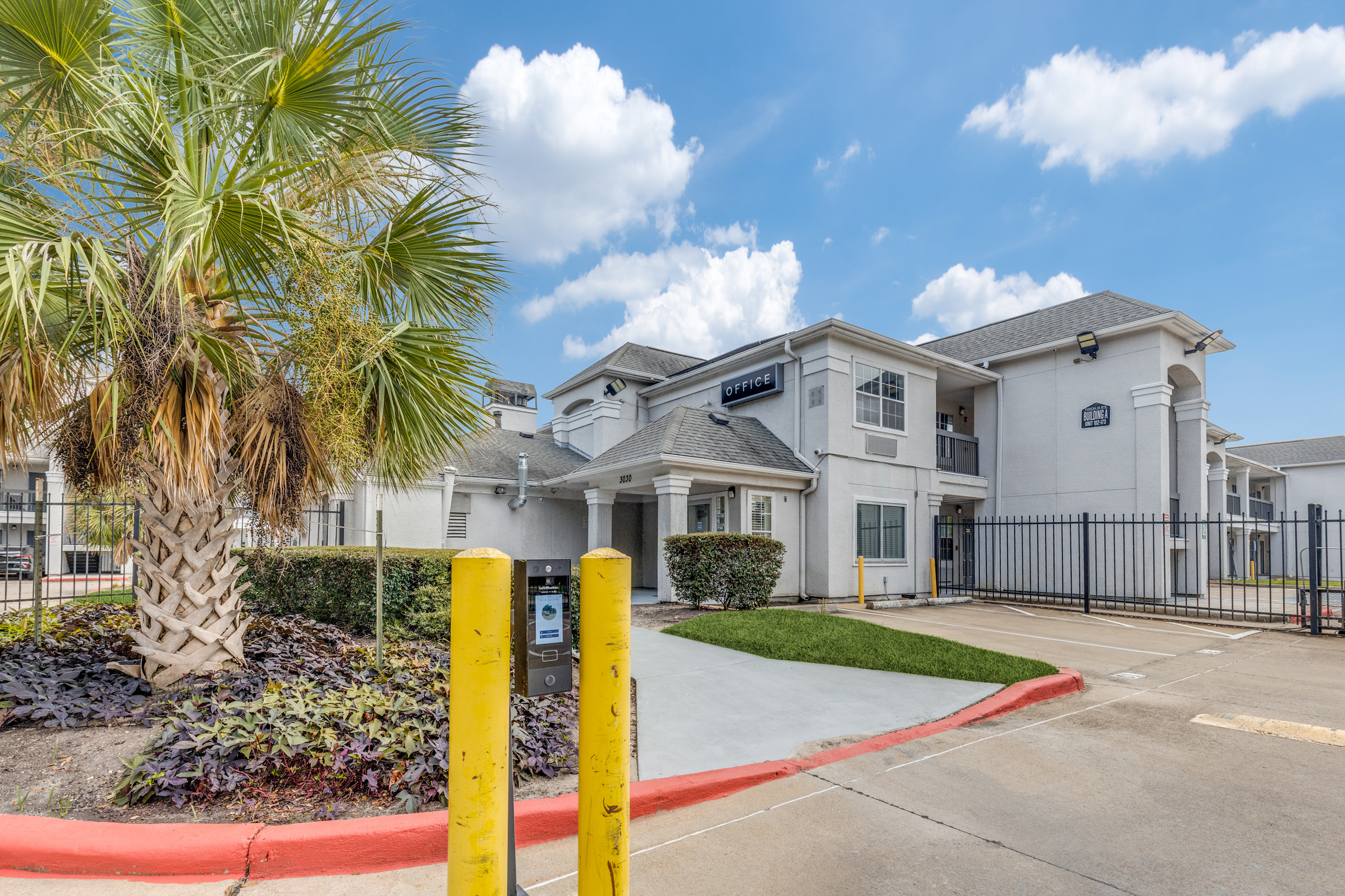 Best Apartments Near Houston Christian University, TX-image