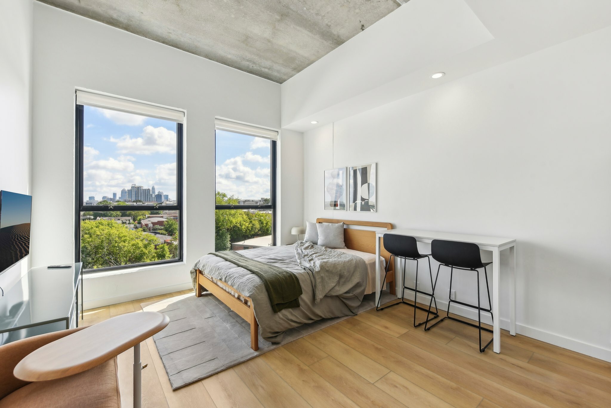Furnished Studio, skyline view