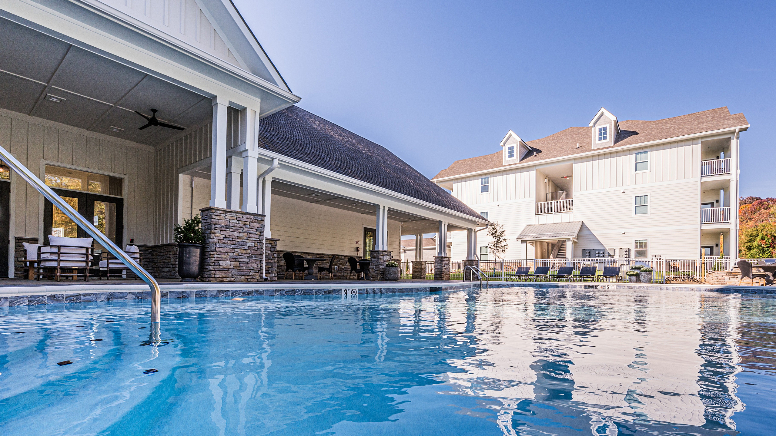Luxurious apartment complex with inviting pool and stylish clubhouse, ideal for relaxation and outdoor enjoyment.