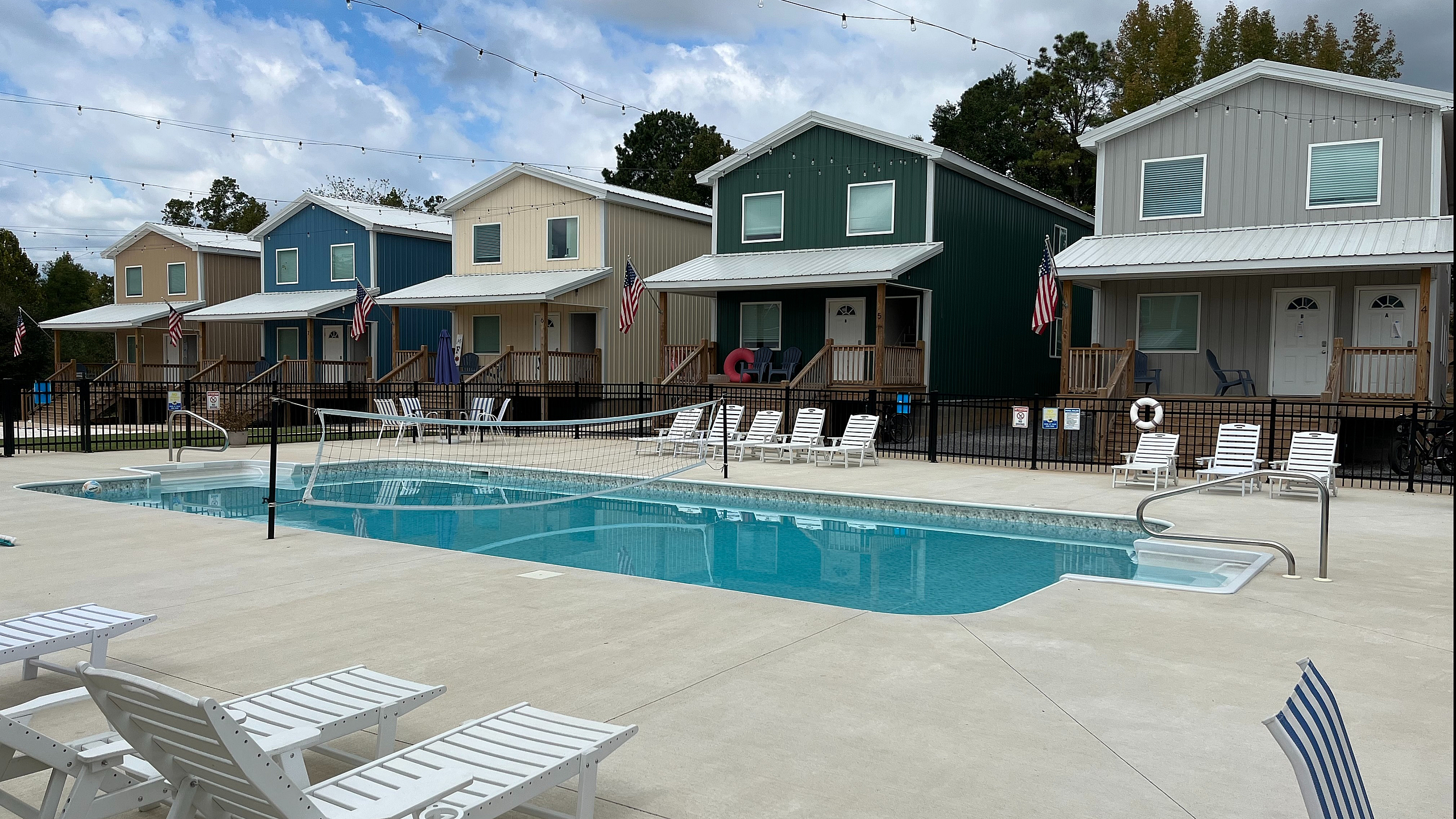 The Joshua Wallace - Poolside View