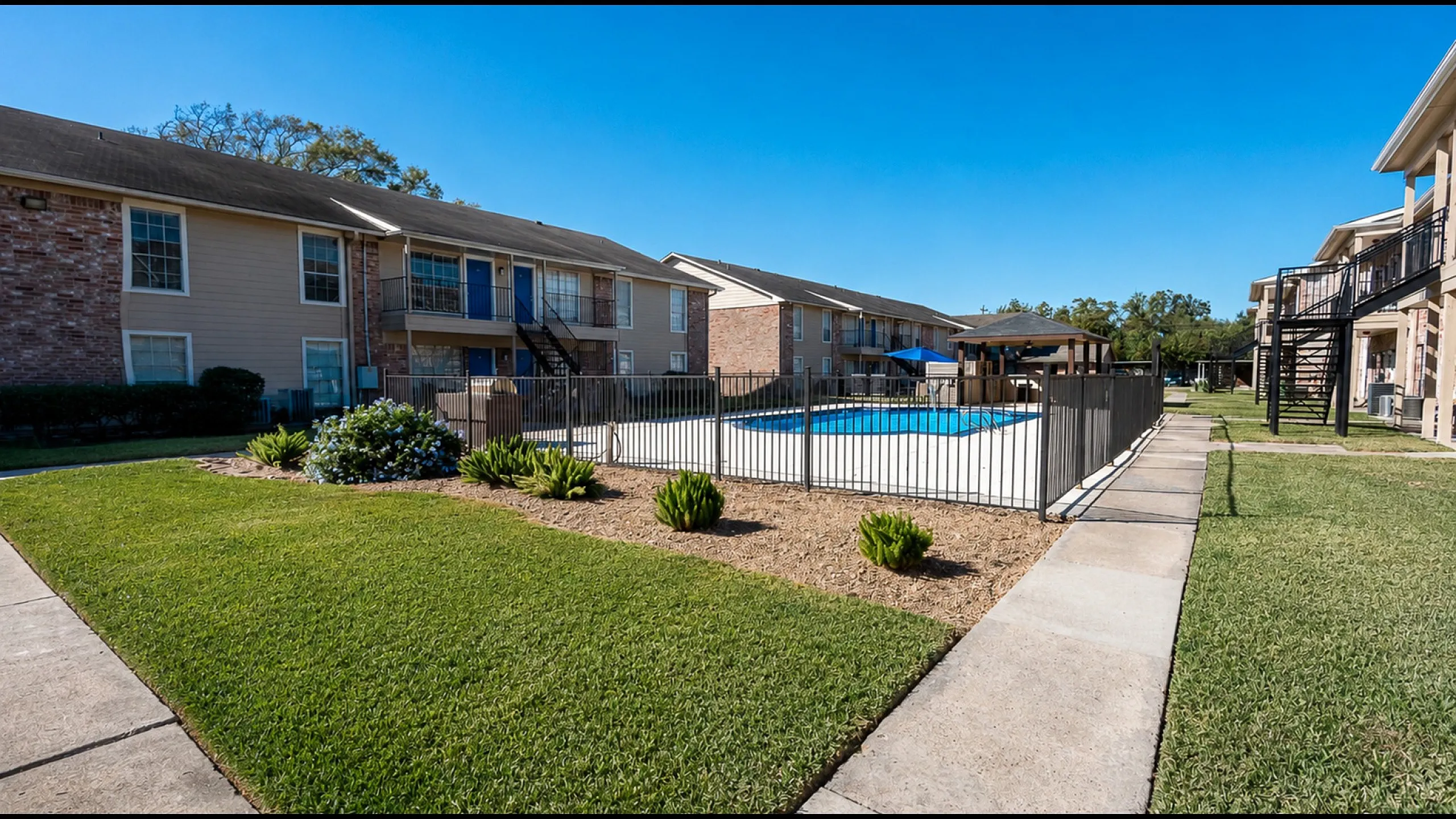 Swimming pool at Steeplechase Apartments in Alvin, TX
