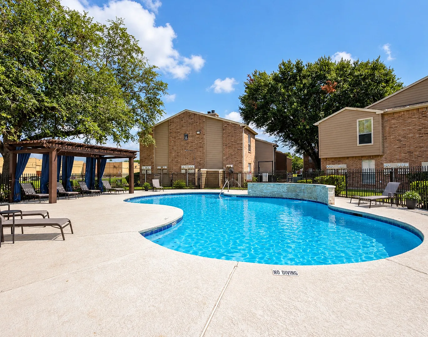Meadow Park - Outdoor Pool