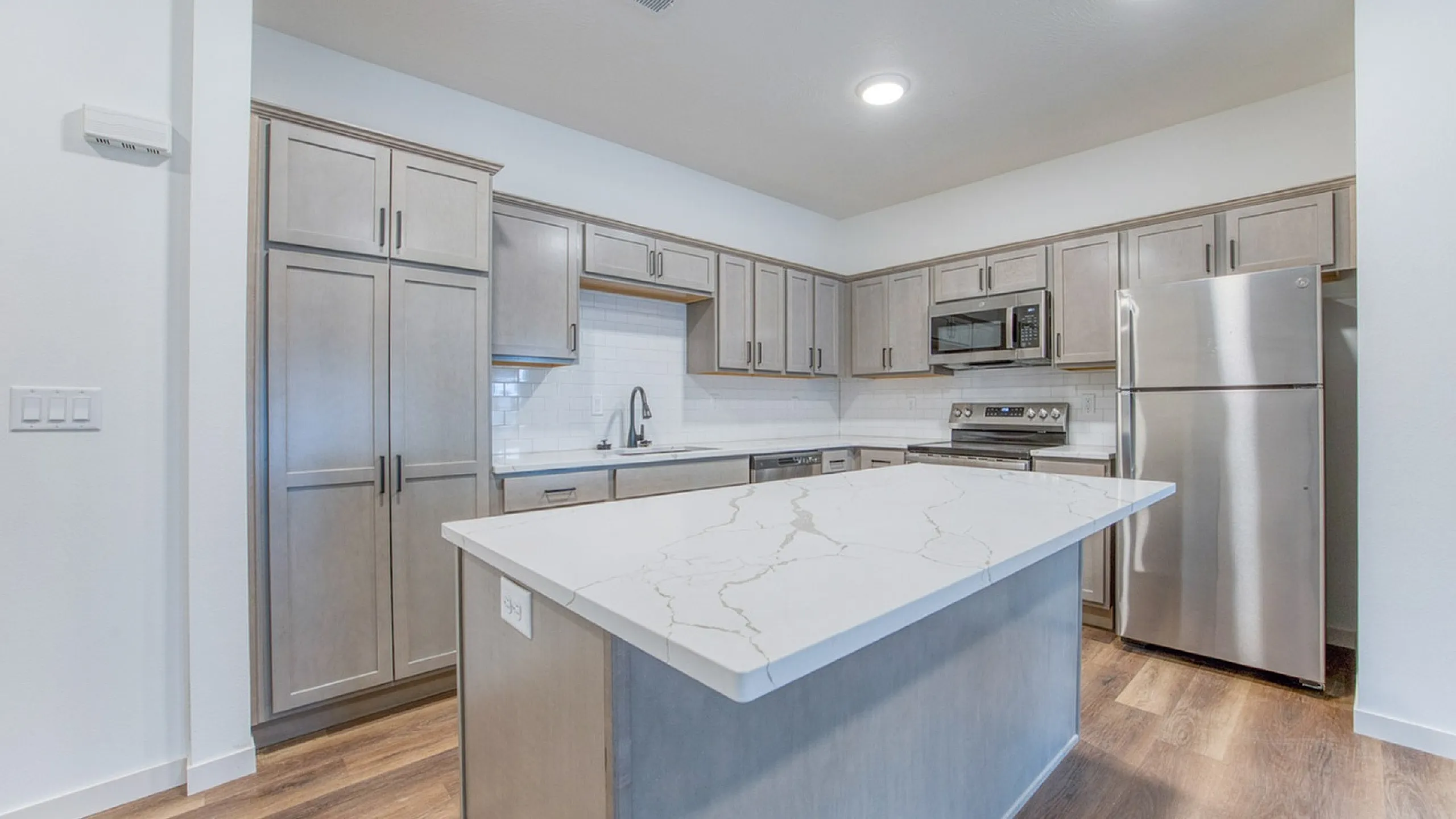 Modern kitchen with sleek granite countertops, stainless steel appliances, and ample cabinetry, offering a stylish and functional space for culinary creations.