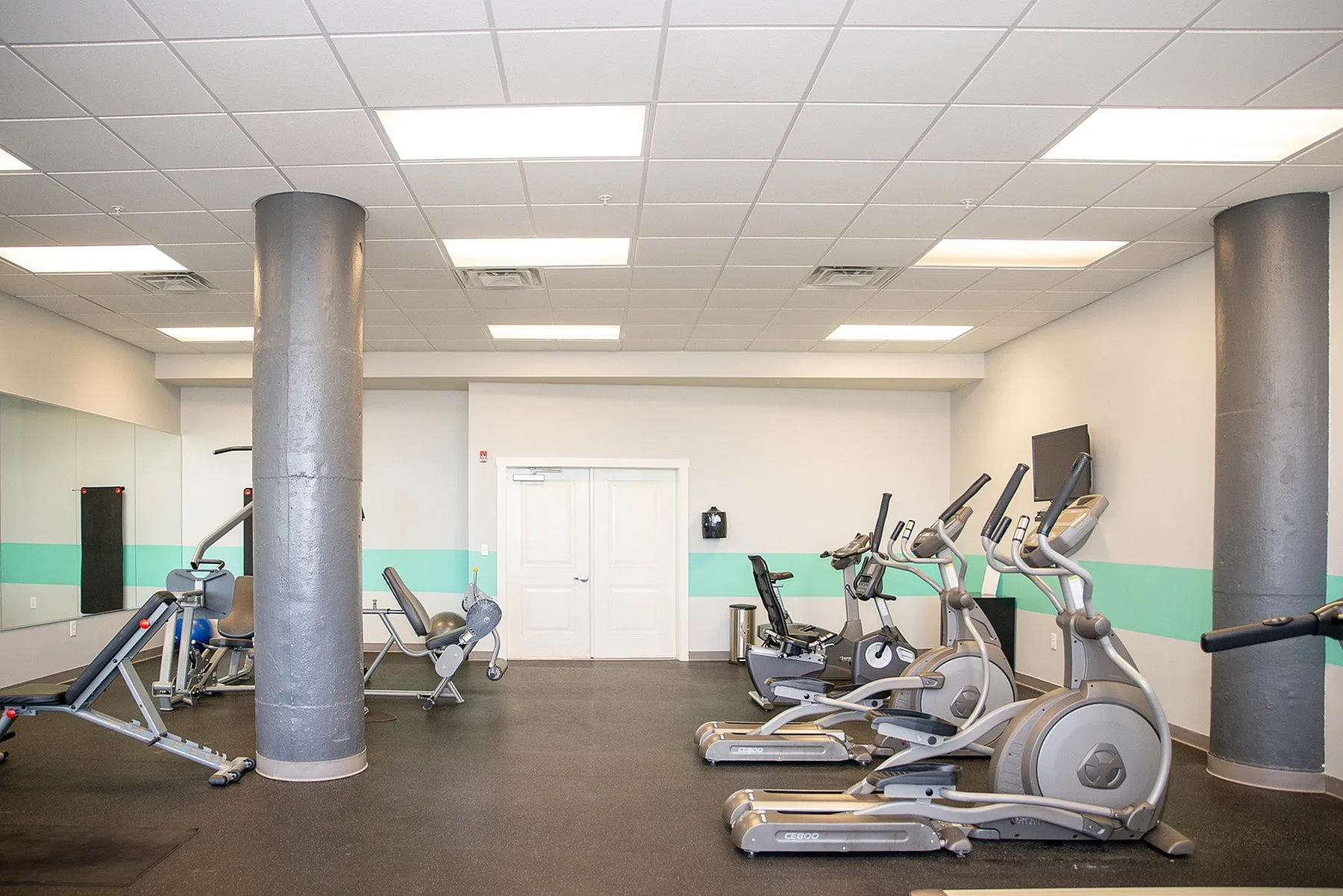 Bright and modern fitness center with state-of-the-art exercise machines, perfect for an active lifestyle.