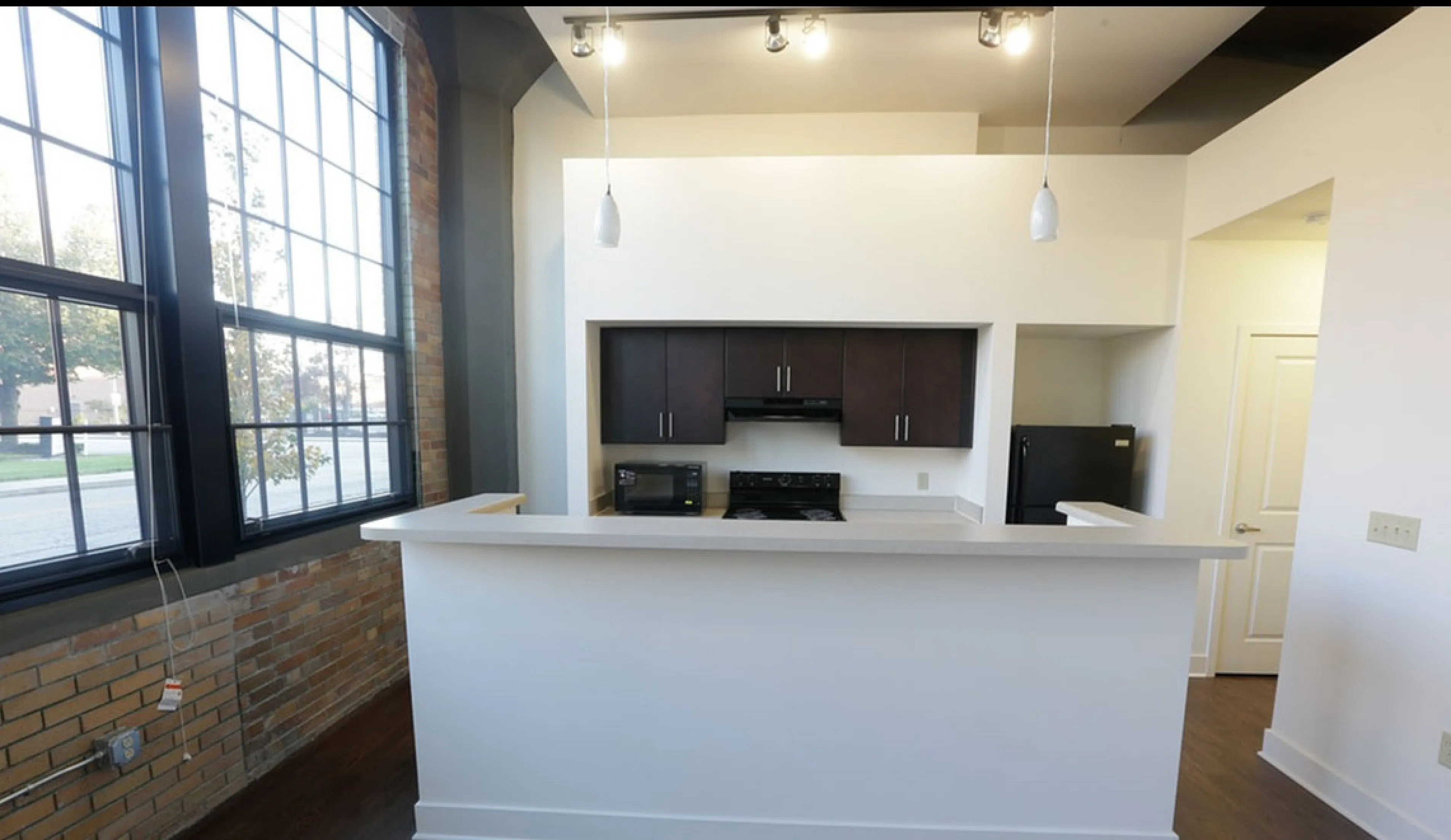 Illinois Street Senior - Modern Kitchen