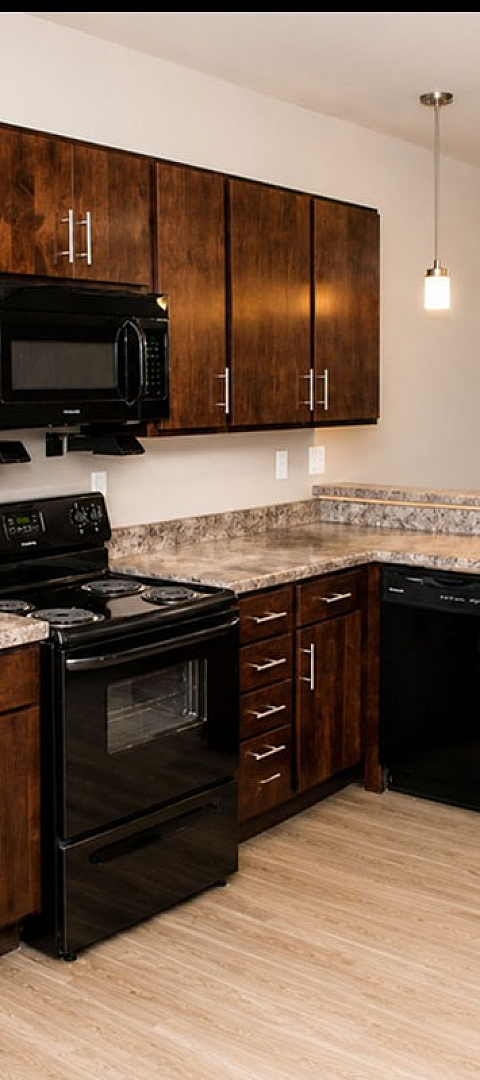 Eagledale Senior - Modern Kitchen