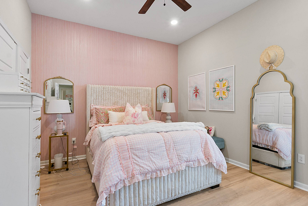 Old Row on Hackberry - Cozy Bedroom
