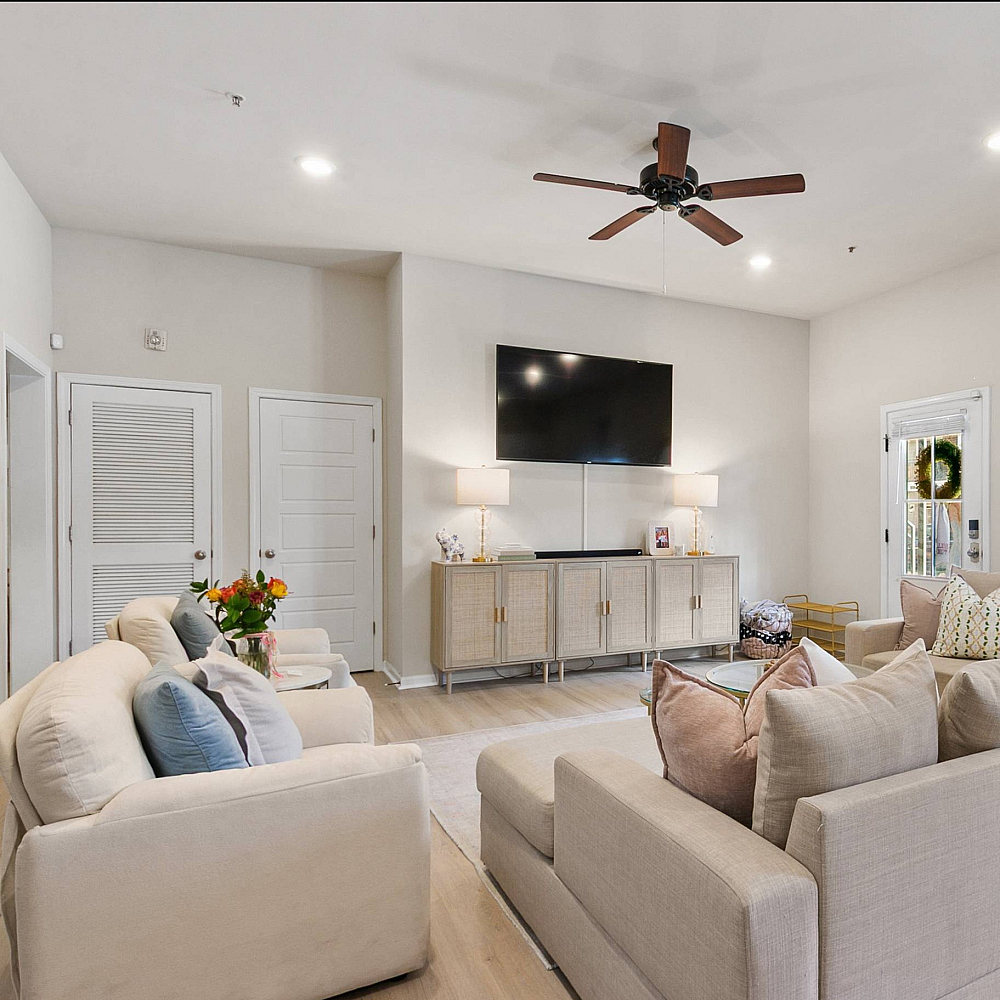 Old Row on Hackberry - Cozy Living Room