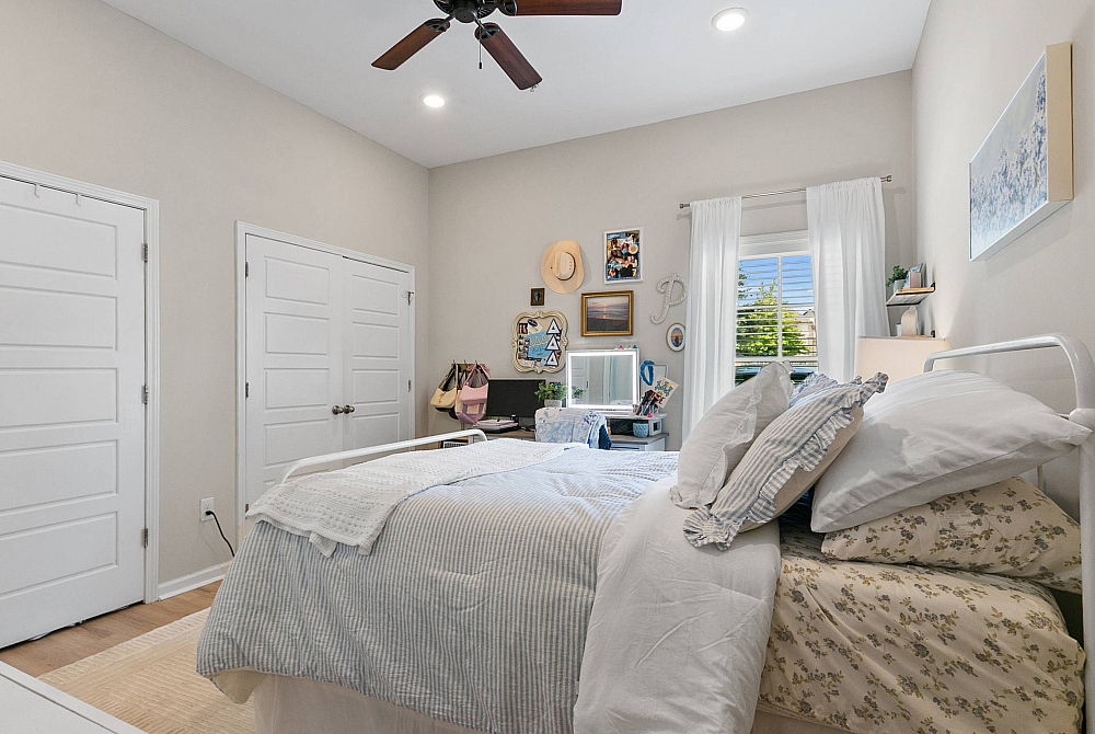 Old Row on Hackberry - Cozy Bedroom