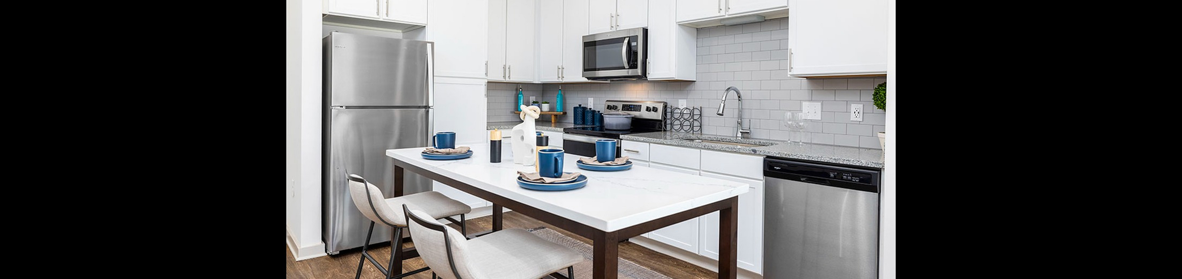 The Leila Stockbridge - Modern Kitchen
