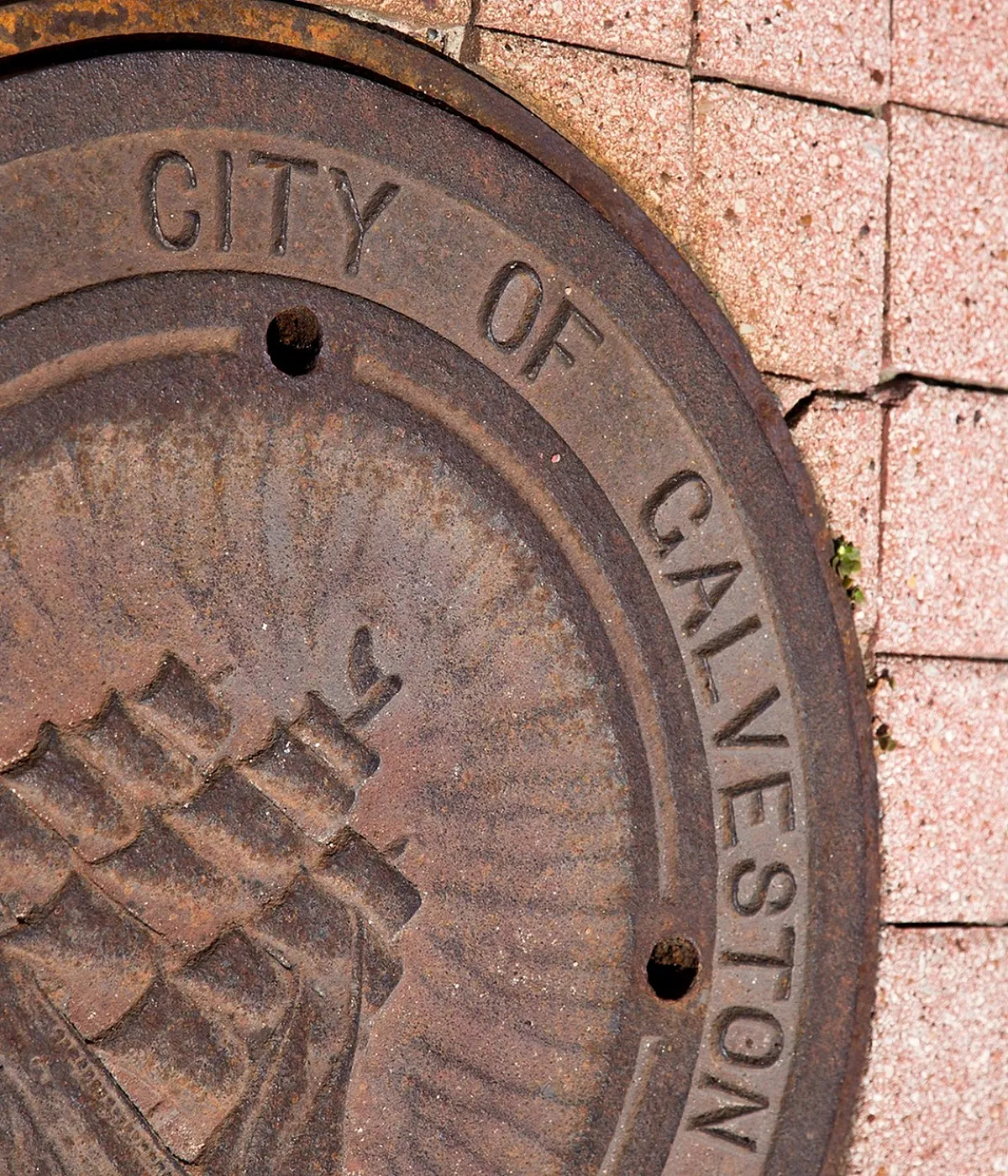 Lakeside at Campeche City of gaflveston manhole cover with cities emblem and logo
