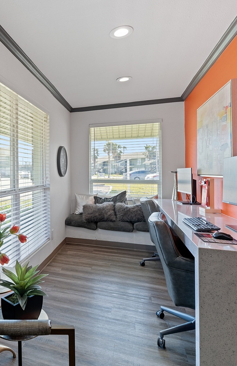 The Palm on SPID - Bright Business Center and Wi-Fi Lounge