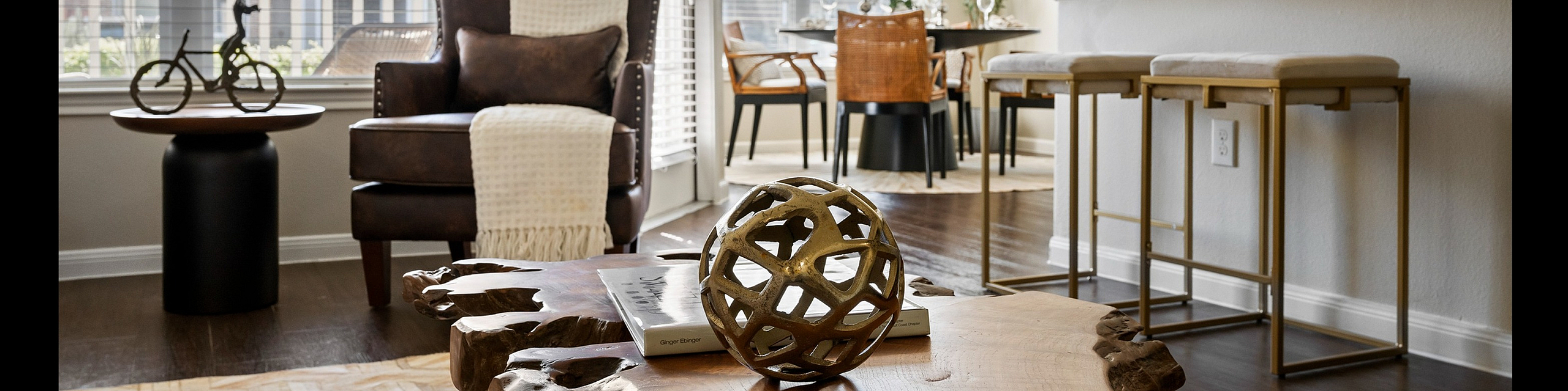 The Pointe at Victoria - Stylish Living Area