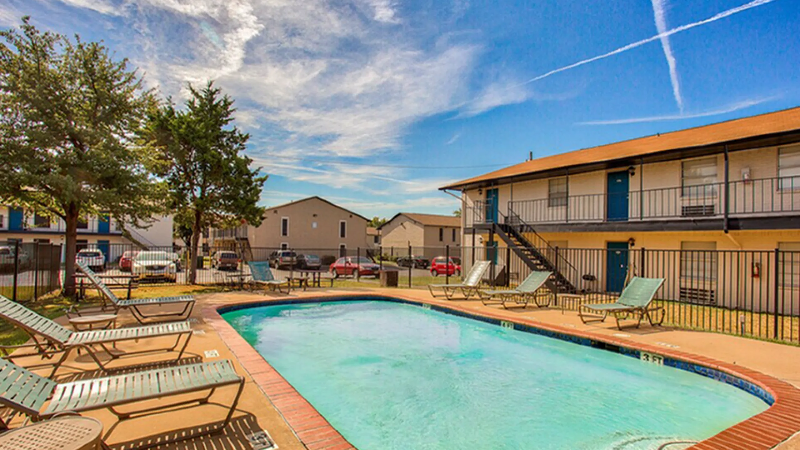 Woodside Flats - Outdoor Pool